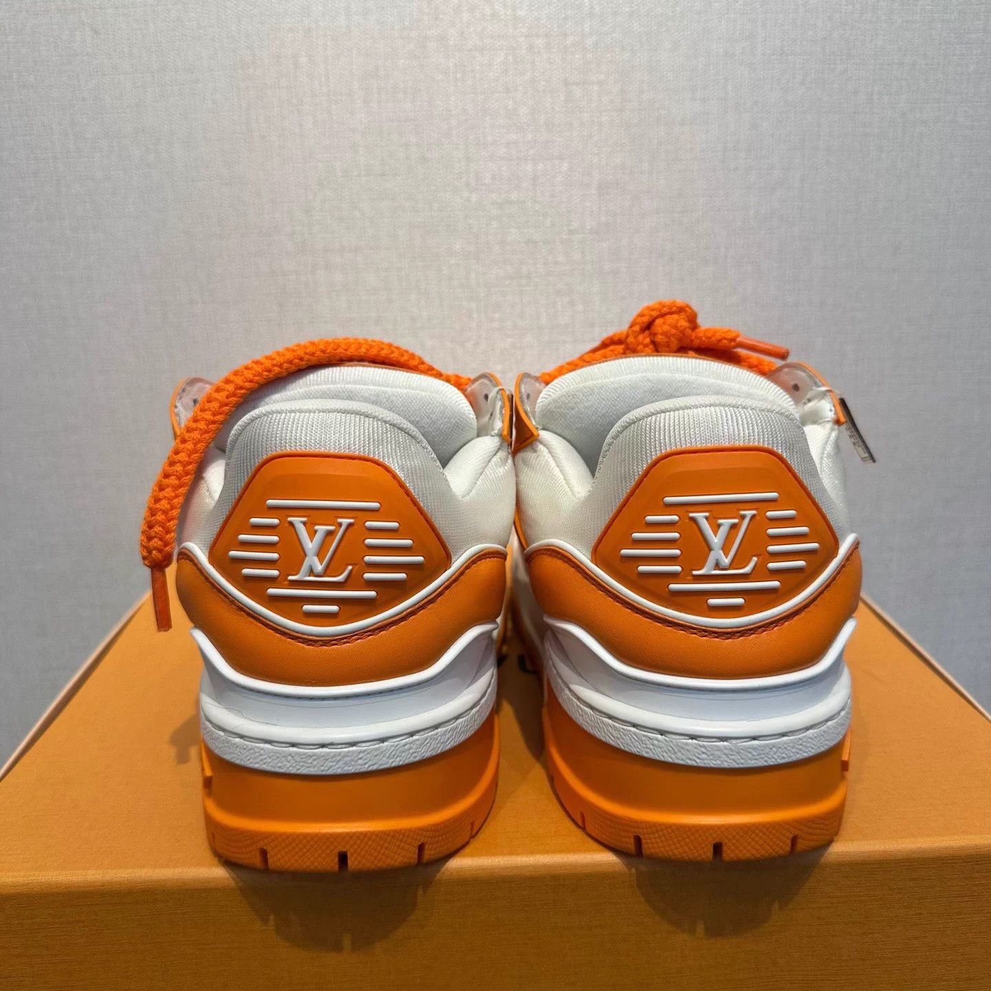 Louis Vuitton Louis Vuitton White/Orange Trainer 40.5 NIB Size US 7.5 / EU 40-41 - 3 Thumbnail