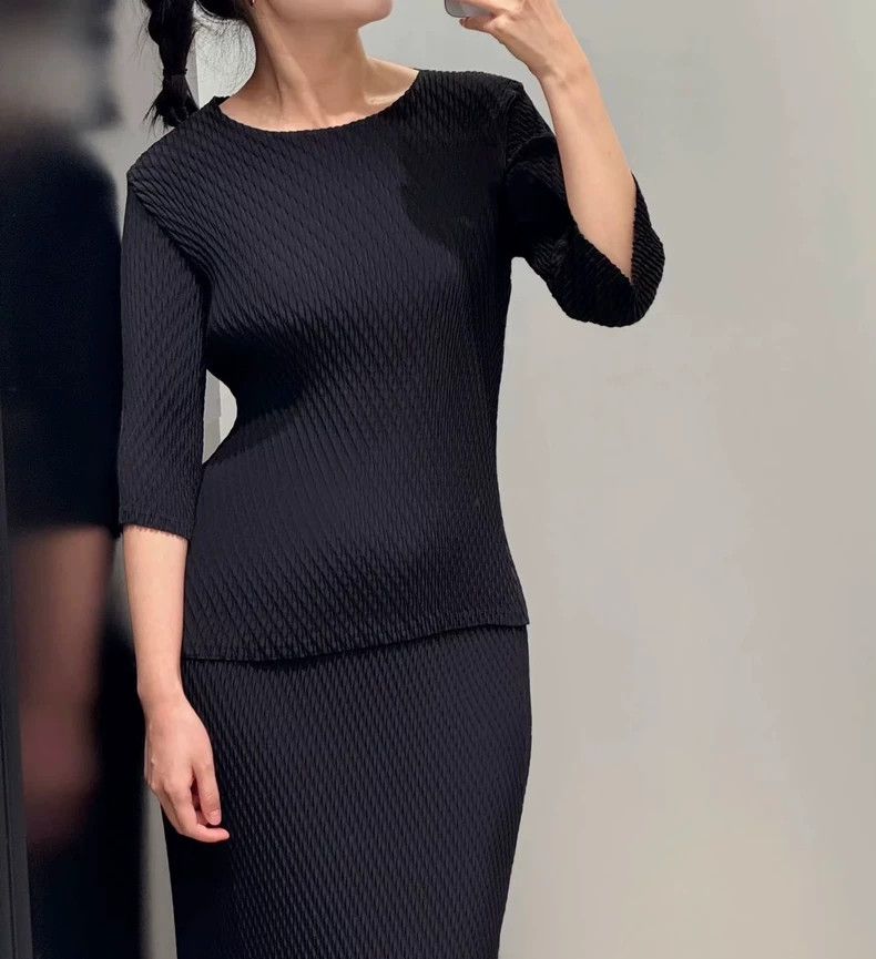 Issey Miyake Issey Miyake size:2 Black main line small fish-scale round Size M / US 6-8 / IT 42-44 - 2 Thumbnail