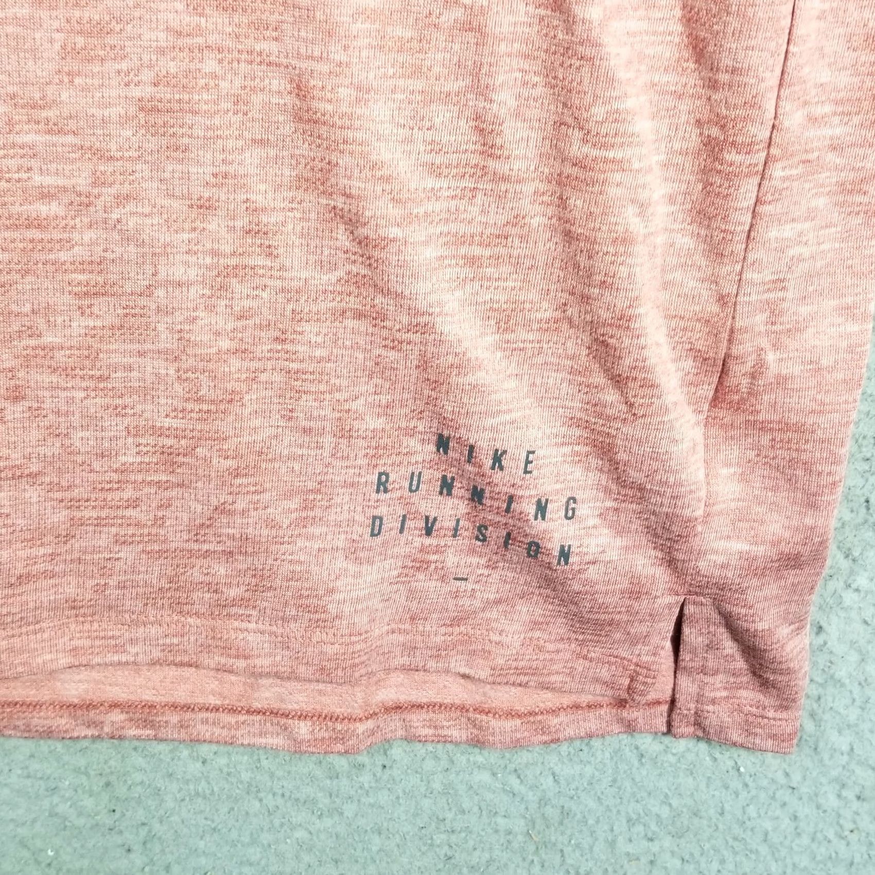Nike NIKE DRI-FIT PINNACLE SHIRT XL Men Short Sleeve Running division T-Shirt Pink Size US XL / EU 56 / 4 - 2 Thumbnail