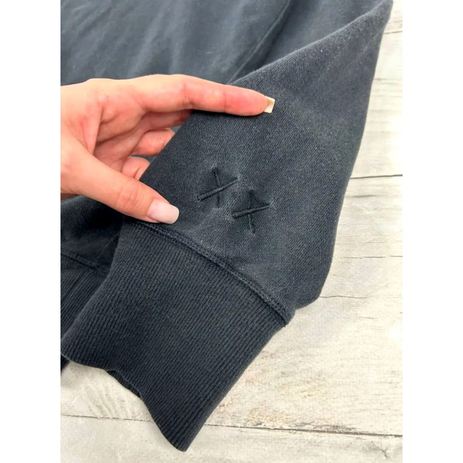 Uniqlo Uniqlo Sweatshirt Kaws Sesame Street Sweatshirt Men SZ L black Size US L / EU 52-54 / 3 - 6 Thumbnail