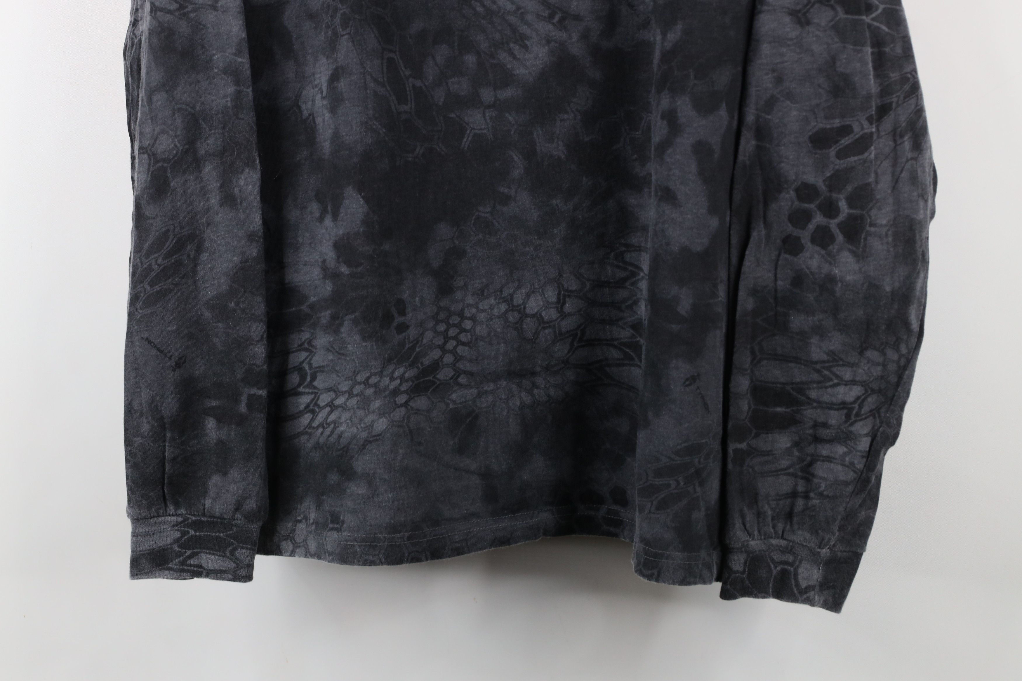 Vintage Kryptek Faded Typhon Camouflage Long Sleeve T-Shirt Cotton Size US XL / EU 56 / 4 - 3 Thumbnail