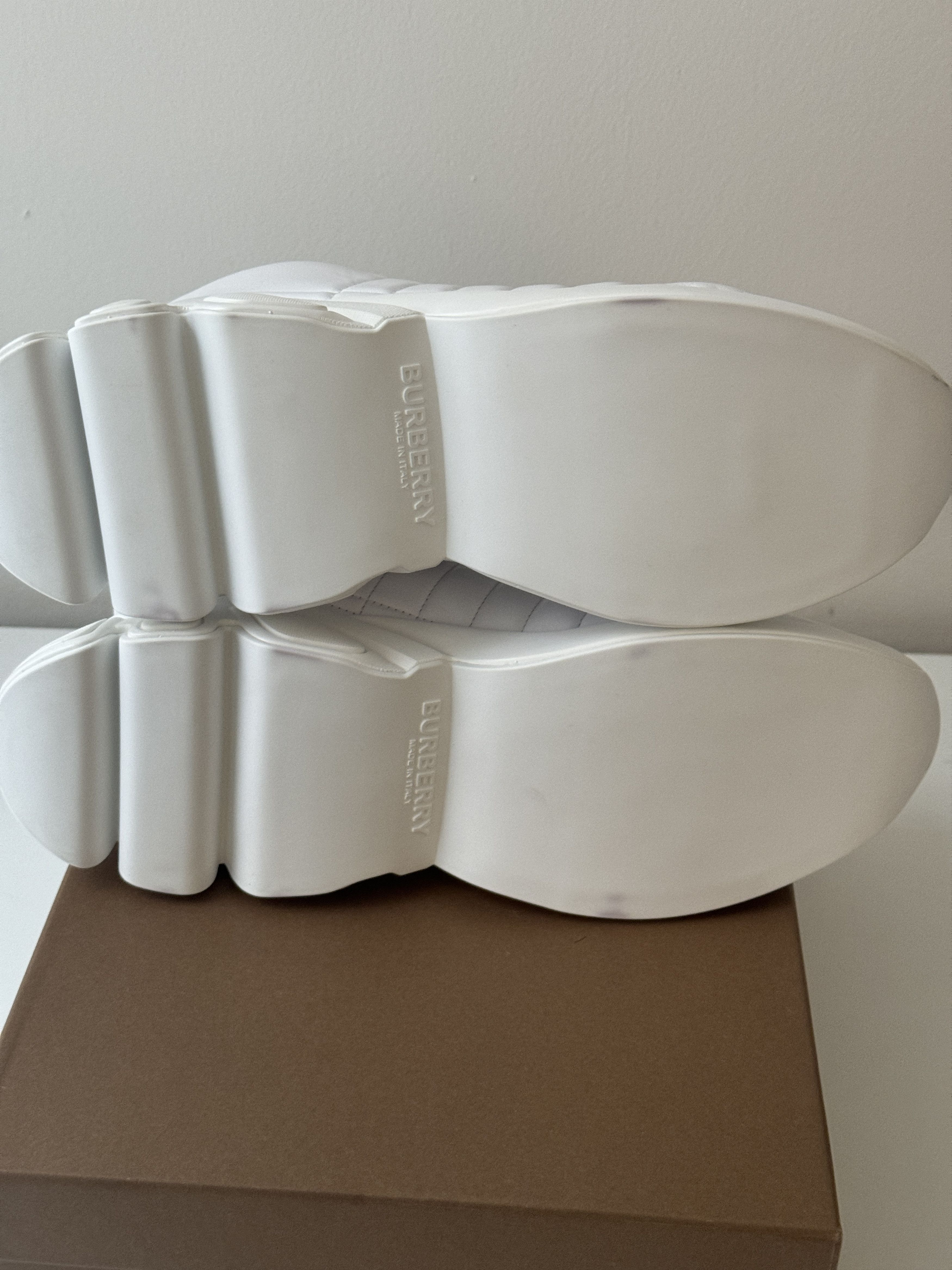 Burberry Size 45 - Burberry Quilted White Sneakers axburton Size US 12 / EU 45 - 4 Thumbnail