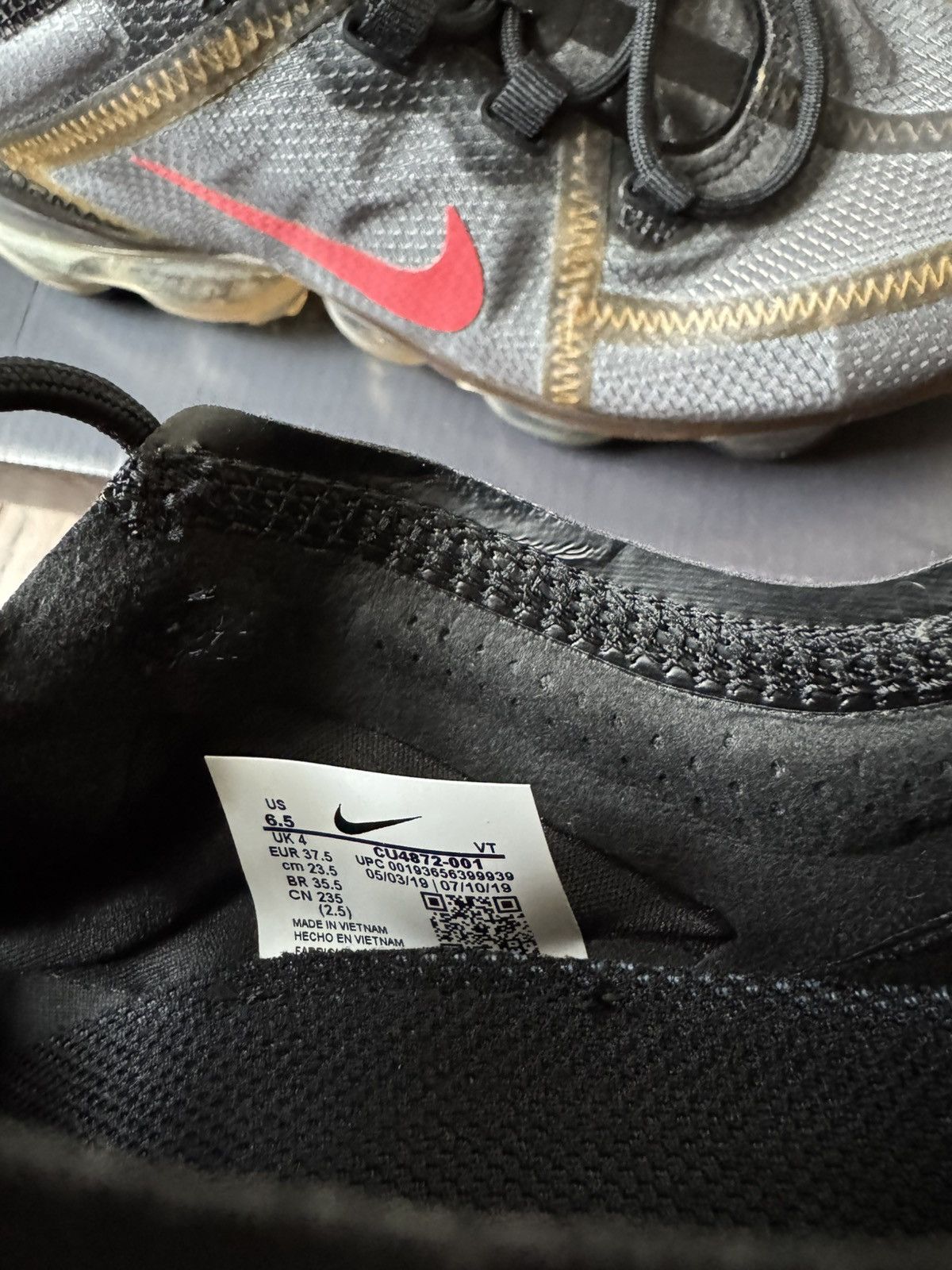 Nike Nike VaporMax 2019 Black/Gold/Red Size US 6.5 / IT 36.5 - 8 Thumbnail