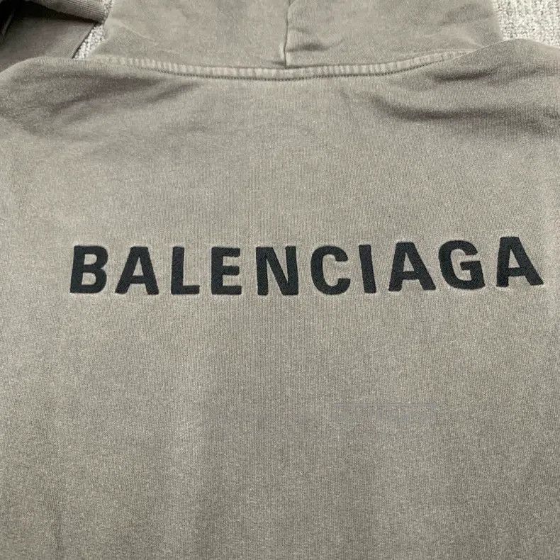 Balenciaga Balenciaga Gray Front and Back Embroidered Hoodie Sweatshi Size US S / EU 44-46 / 1 - 9 Thumbnail