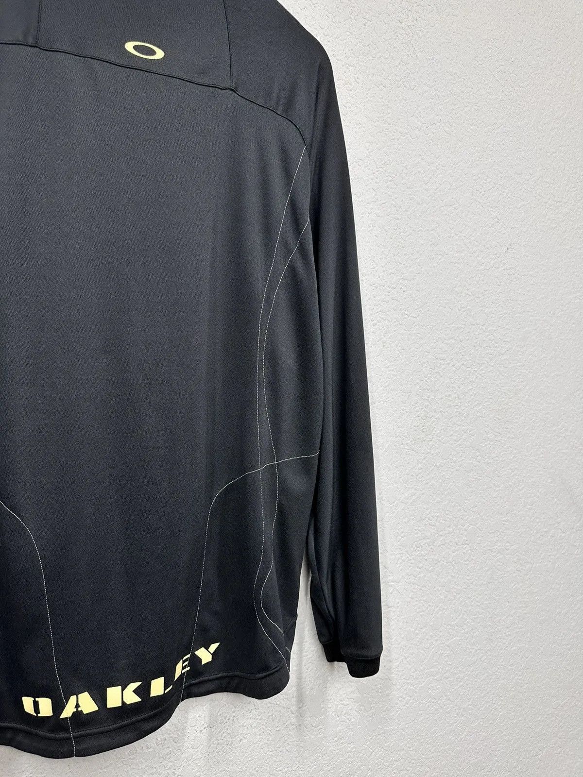 Vintage Vintage Oakley Long Sleeve Made Usa Streetwear Y2K T-shir Size US M / EU 48-50 / 2 - 8 Thumbnail