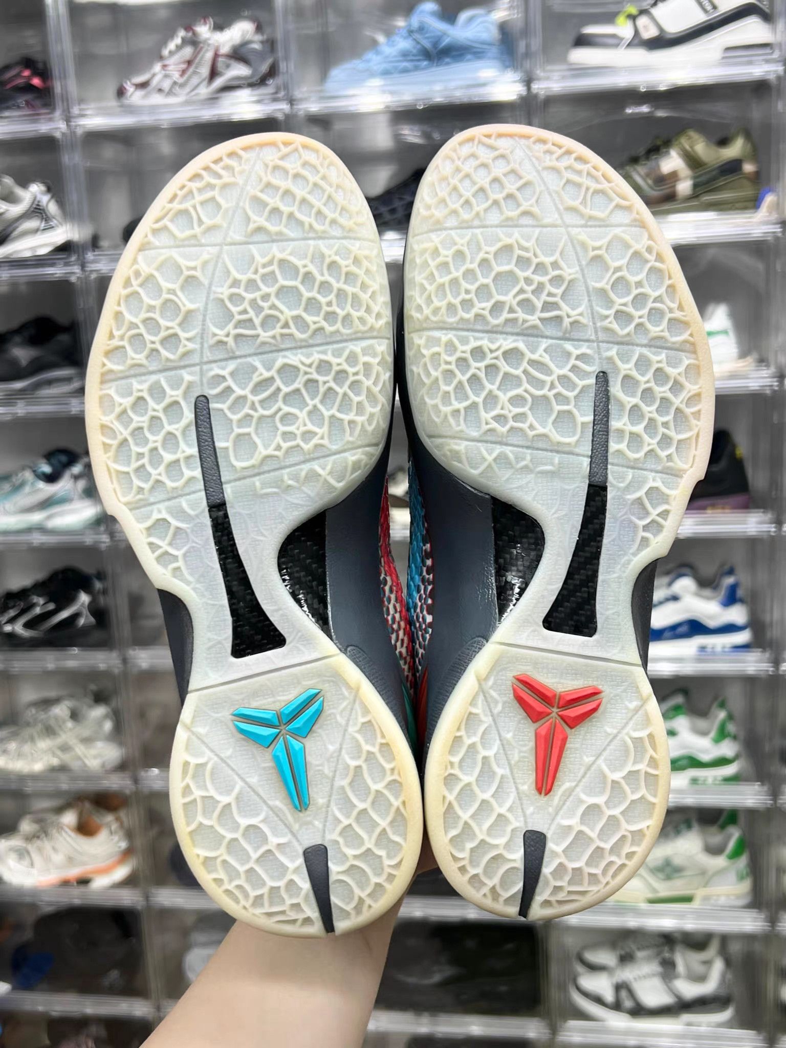 Nike NIKE ZK6 Kobe 3D Red Blue Yin-Yang OG K15 Size US 11 / EU 44 - 8 Thumbnail