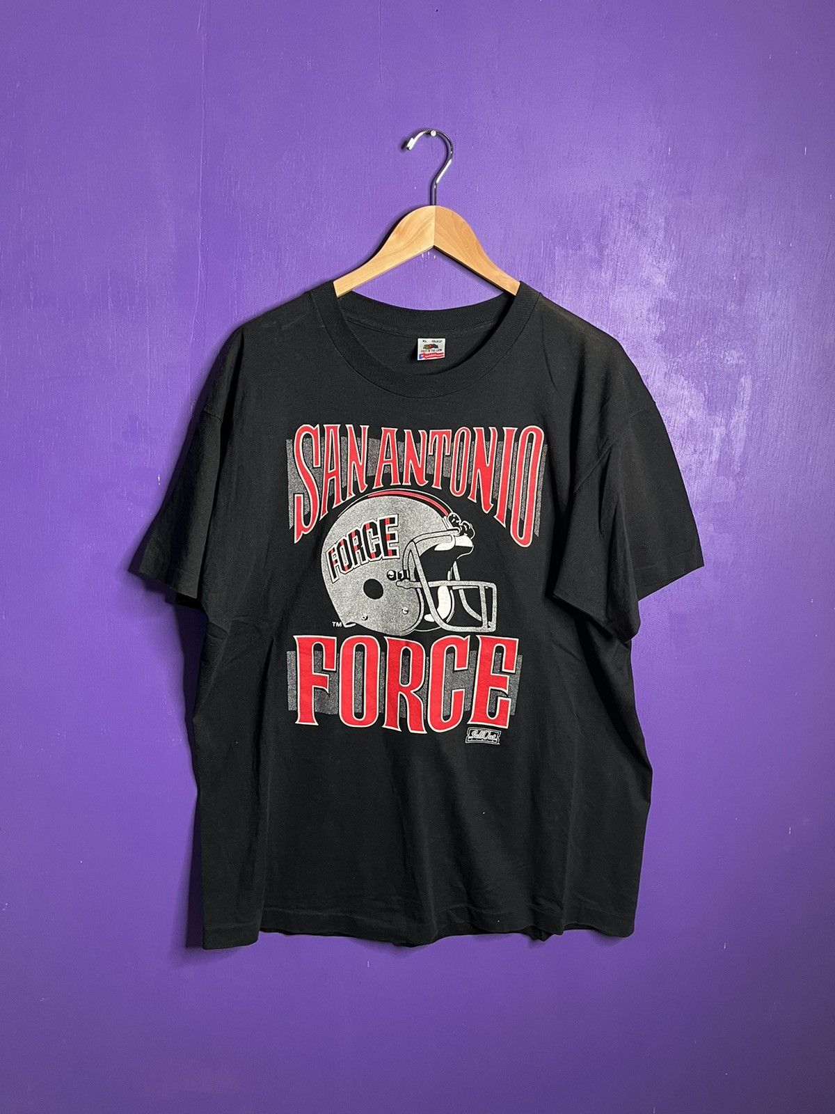 Vintage Vintage 90s San Antonio force helmet t-shirt Size US XL / EU 56 / 4 - 1 Thumbnail