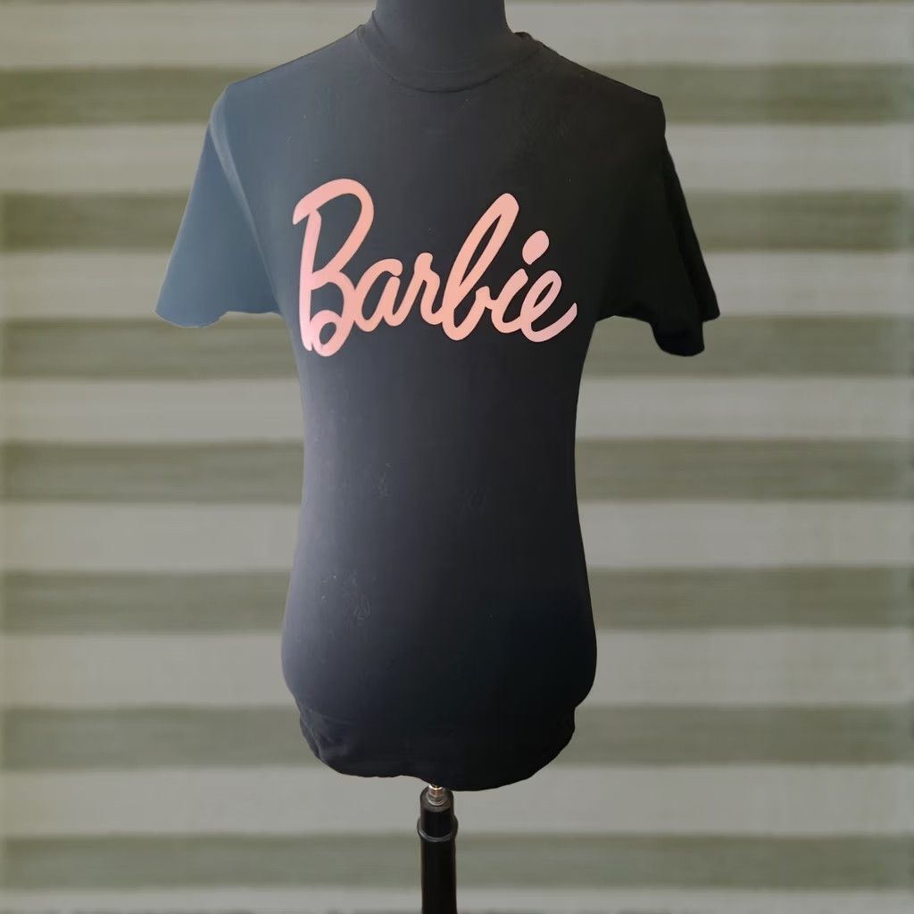 Vintage Barbie T-Shirt Graphic Black Tee Logo Size Medium Unisex Adults Crew Neck Short Sleeve retro 90sの Size US M / EU 48-50 / 2 - 1 Thumbnail