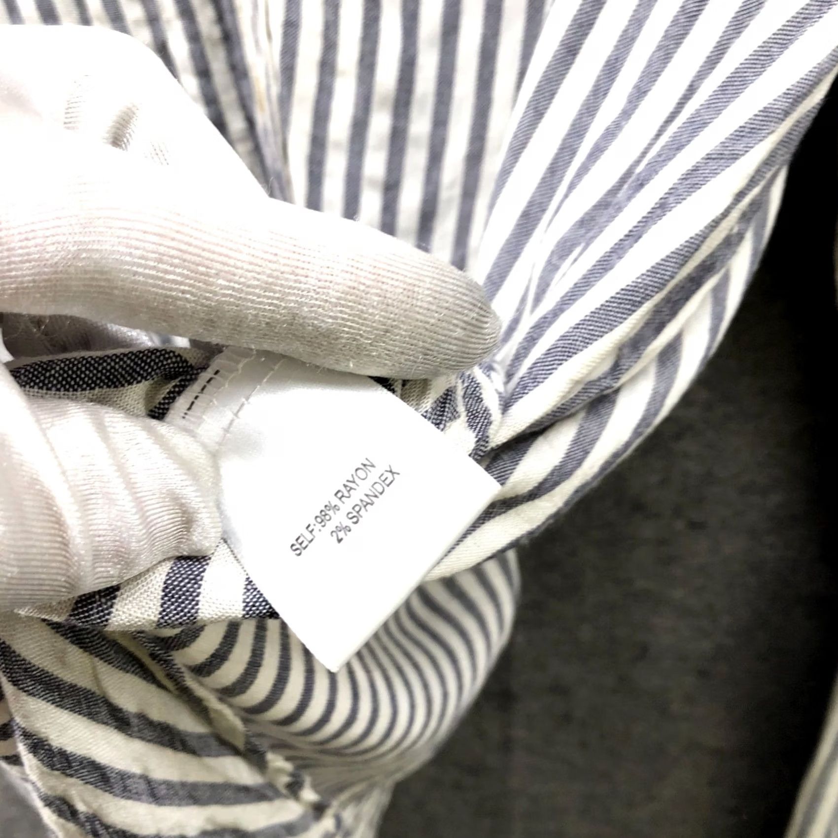 Vintage Jane & Delancey Button Down Shirt Womens M Rayon Gray White Striped Roll Tab Shirt Size M / US 6-8 / IT 42-44 - 7 Thumbnail