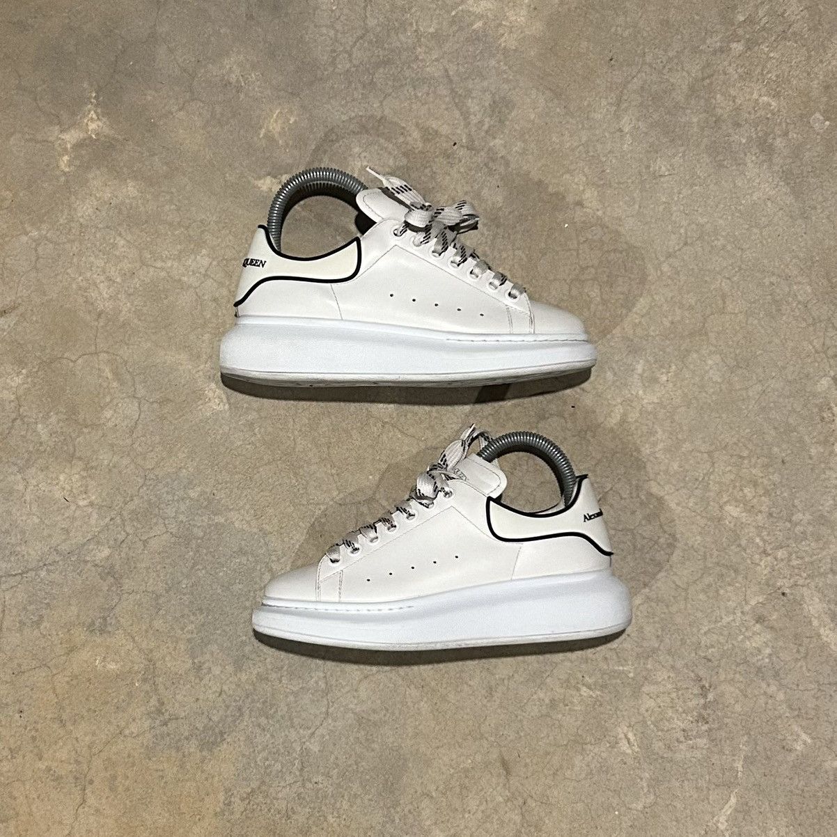 Alexander McQueen × Designer Alexander McQueen Oversized Calfskin Sneakers White US 5 Size US 5 / EU 37 - 3 Thumbnail