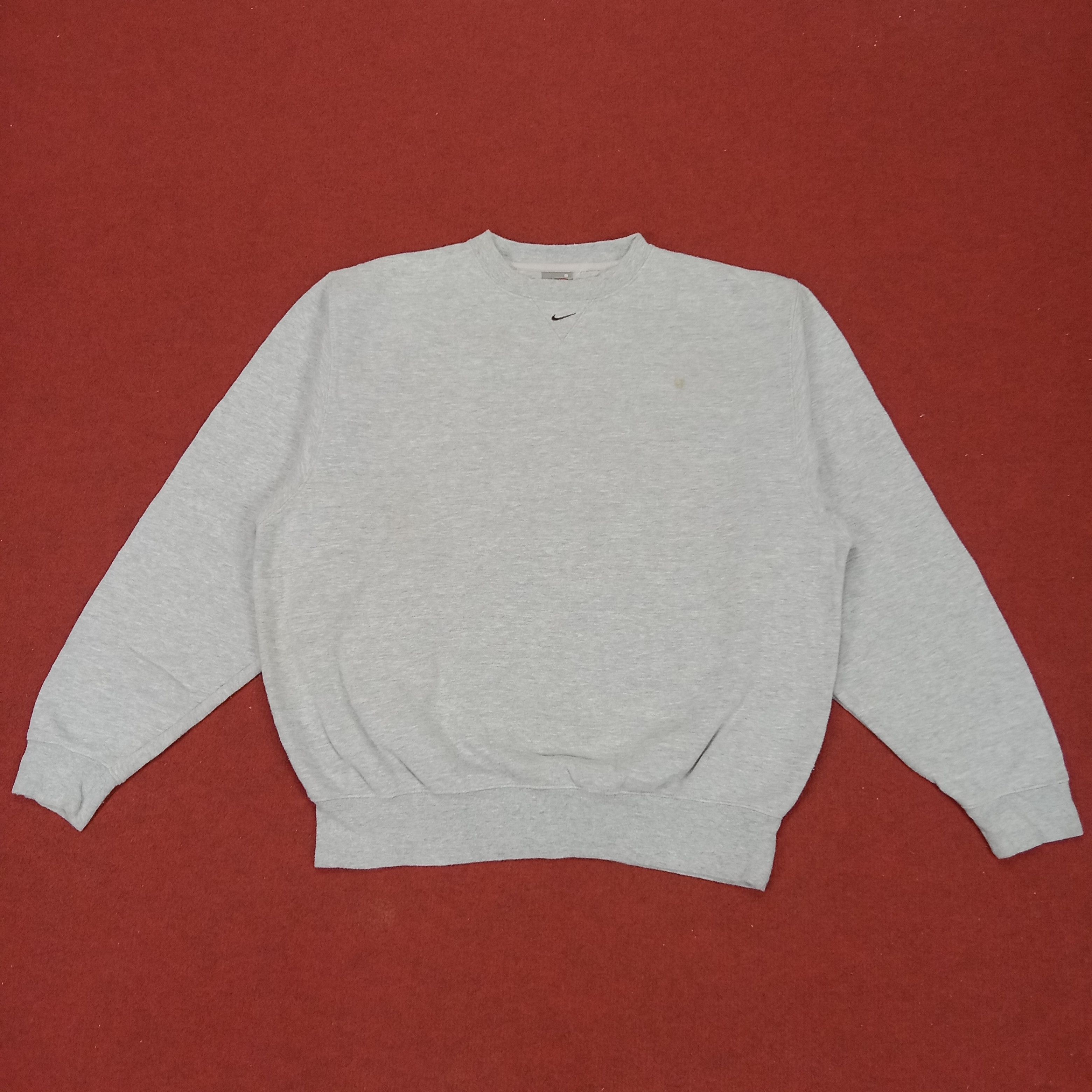 Nike Nike Center Logo Design Streetwear Vintage Sweatshirt Size US L / EU 52-54 / 3 - 1 Thumbnail