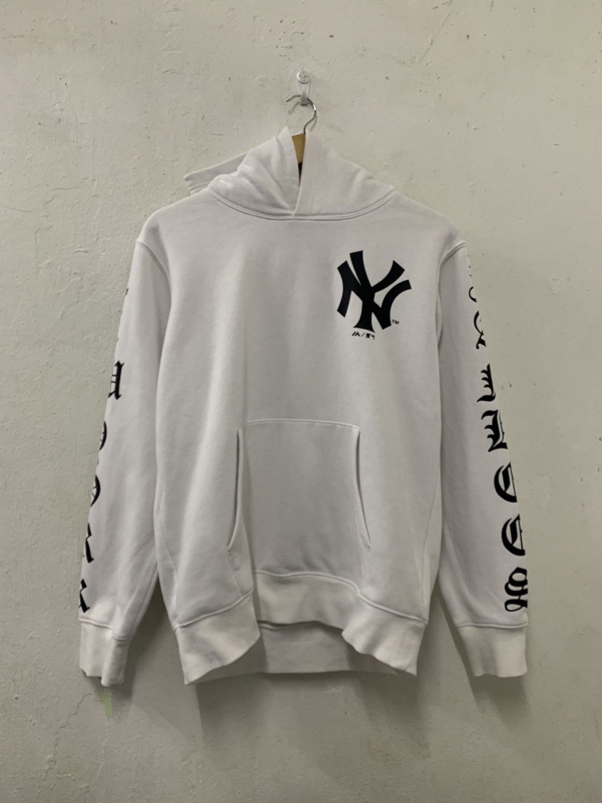 Majestic Majestic New York Yankees Side Spellout Size US M / EU 48-50 / 2 - 1 Thumbnail