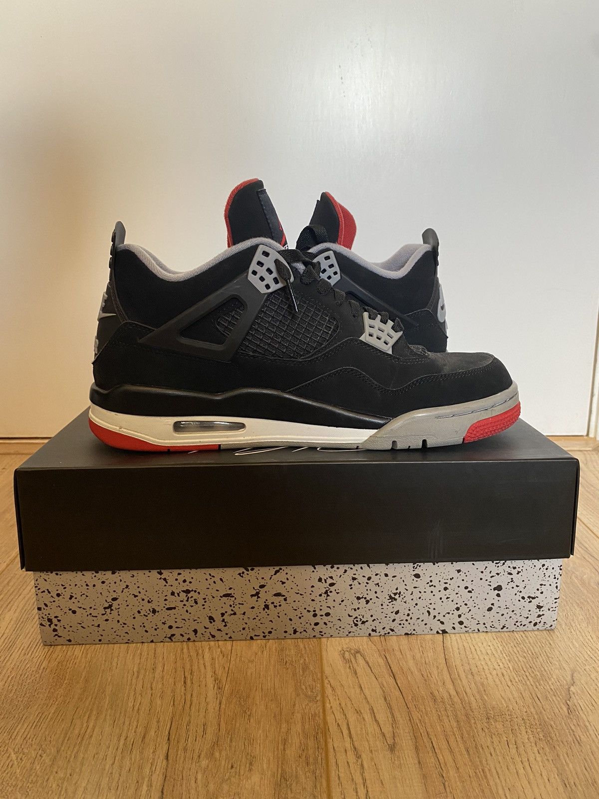 Jordan Brand × Nike Air Jordan 4 retro bred 2019 Size US 9.5 / EU 42-43 - 2 Thumbnail