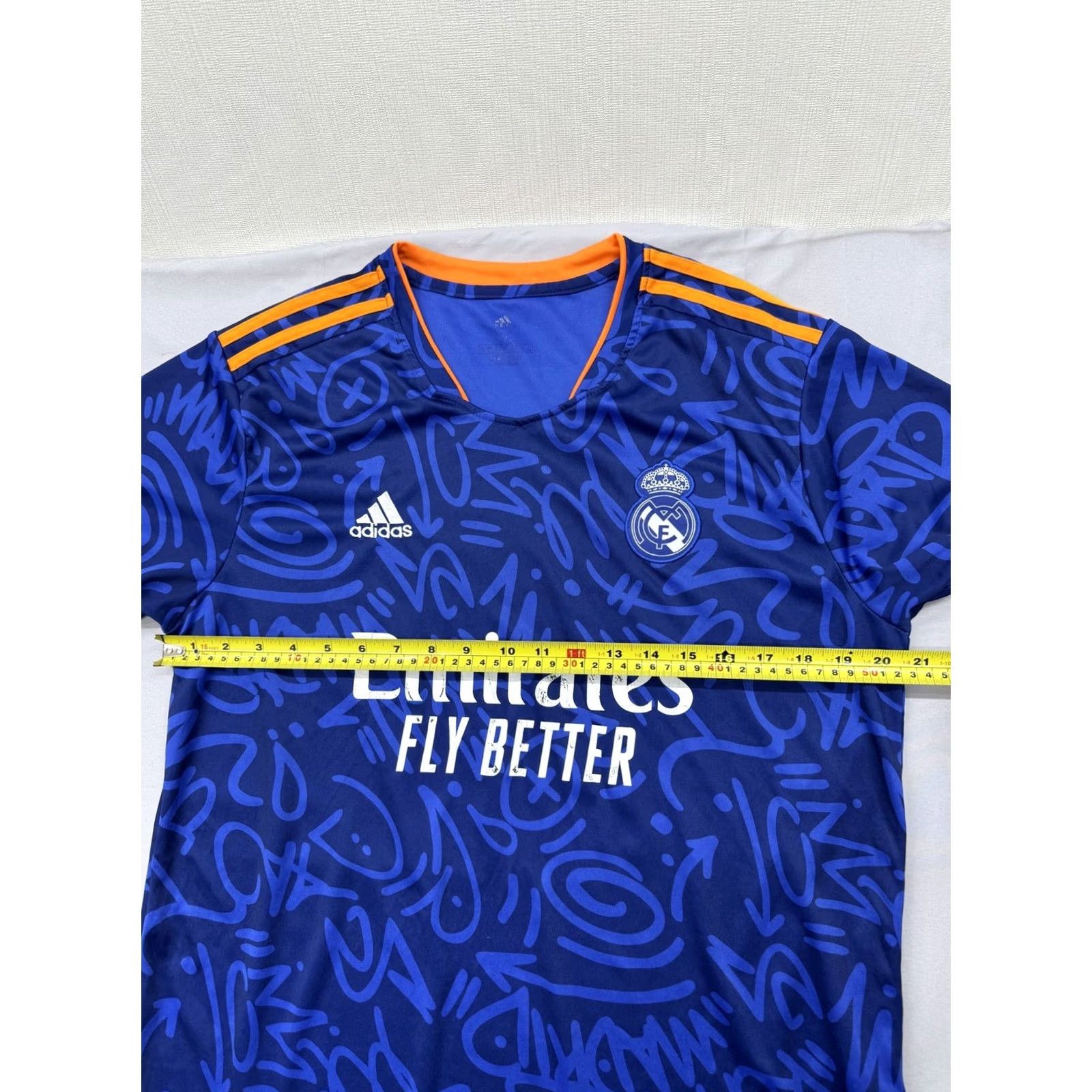 Adidas Adidas Real Madrid Graffiti Jersey XL Victory Blue 2021 PRIMEGREEN Jersey Unisex Adult XL Victory Blue Graffiti 2021 PRIMEGREEN Size US XL / EU 56 / 4 - 7 Thumbnail