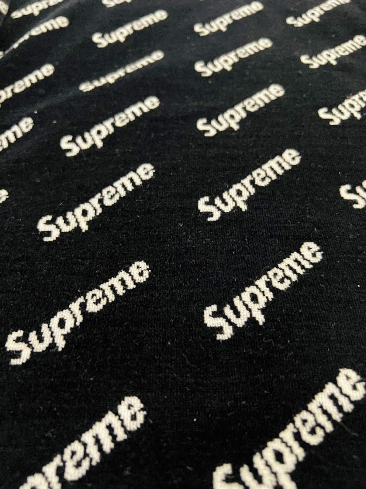Supreme FW17 SUPREME VELOUR LOGO L/S Small Size US S / EU 44-46 / 1 - 10 Thumbnail