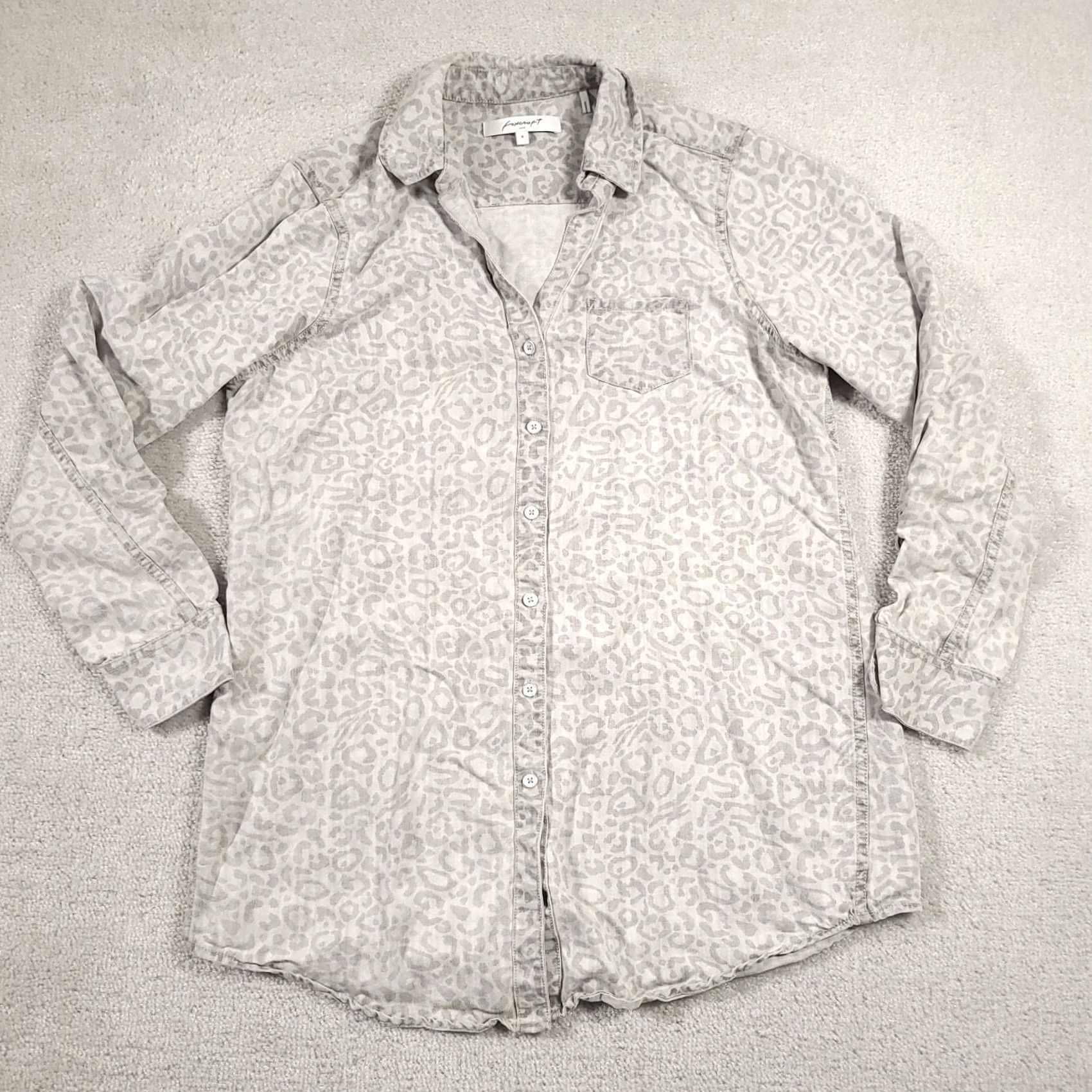 Vintage Foxcroft Leopard Print Tencel Shirt Button Up Women's 8 Gray Long Sleeve V-Neck Size M / US 6-8 / IT 42-44 - 2 Thumbnail