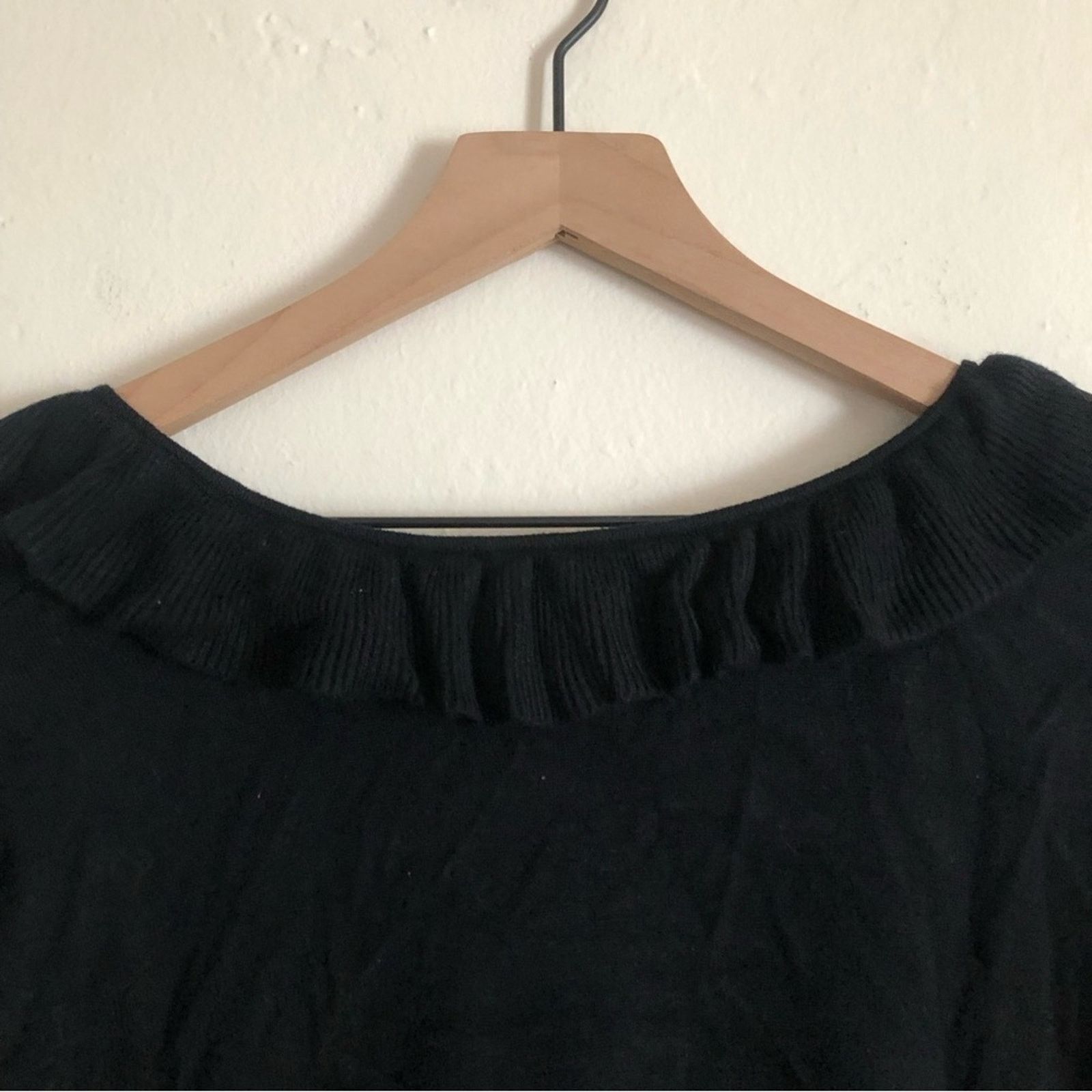 Other Debbie Morgan Black Long Sleeve V-Neck Ruffle Knit Sweater Size M / US 6-8 / IT 42-44 - 7 Thumbnail