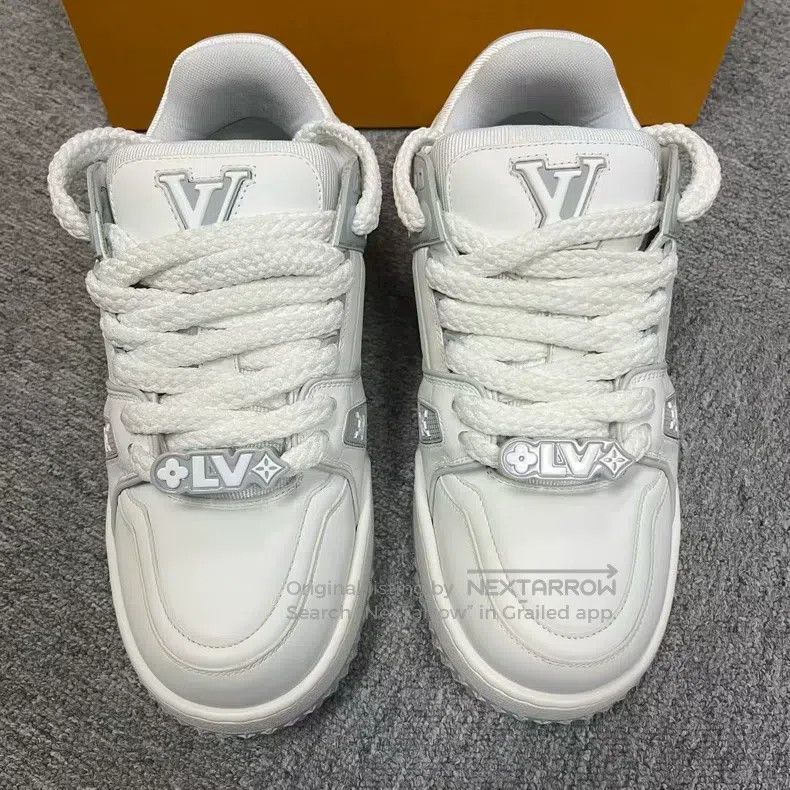 Louis Vuitton Louis Vuitton The latest white and grey chubby leather emb Size US 7.5 / EU 40-41 - 1 Thumbnail