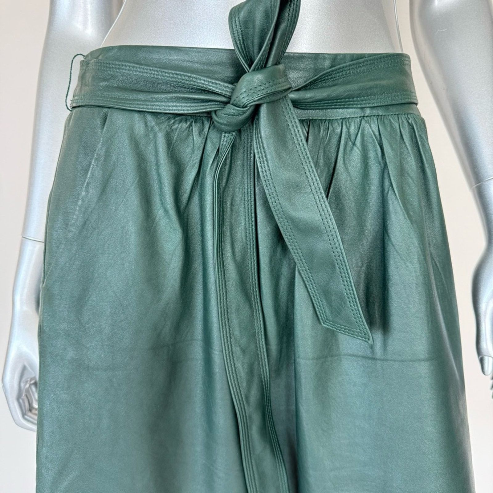 Elie Tahari Elie Tahari women leather skirt size 8 US Retail 850$ Size 30" / US 8 / IT 44 - 2 Thumbnail