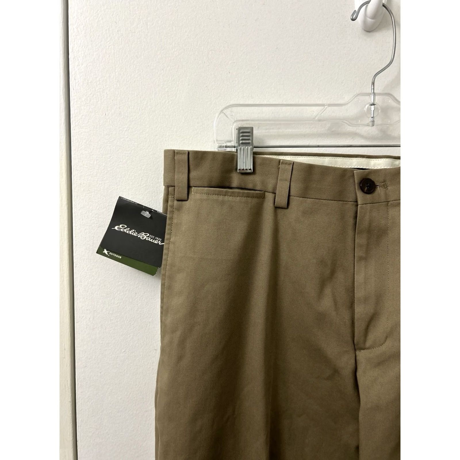 Eddie Bauer Eddie Bauer Chino Pants Mens 38x34 Tan Khaki Relaxed Fit Wrinkle Free NWT Travel Casual Workwear 5-Pocket Reg Pants Boys Mens Size US 38 / EU 54 - 4 Thumbnail