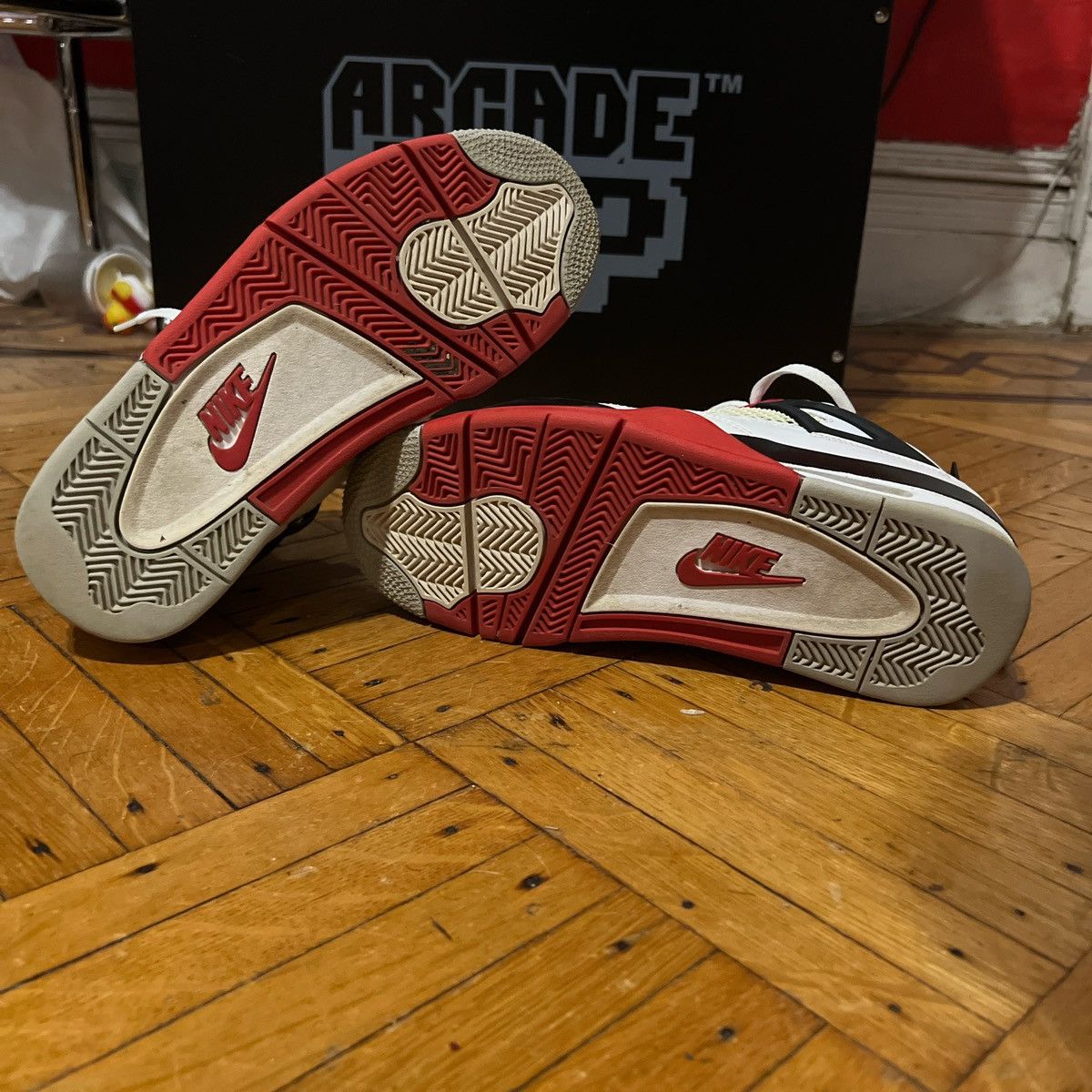 Jordan Brand × Nike Air Jordan Fire Red 4s Size US 8 / EU 41 - 5 Thumbnail