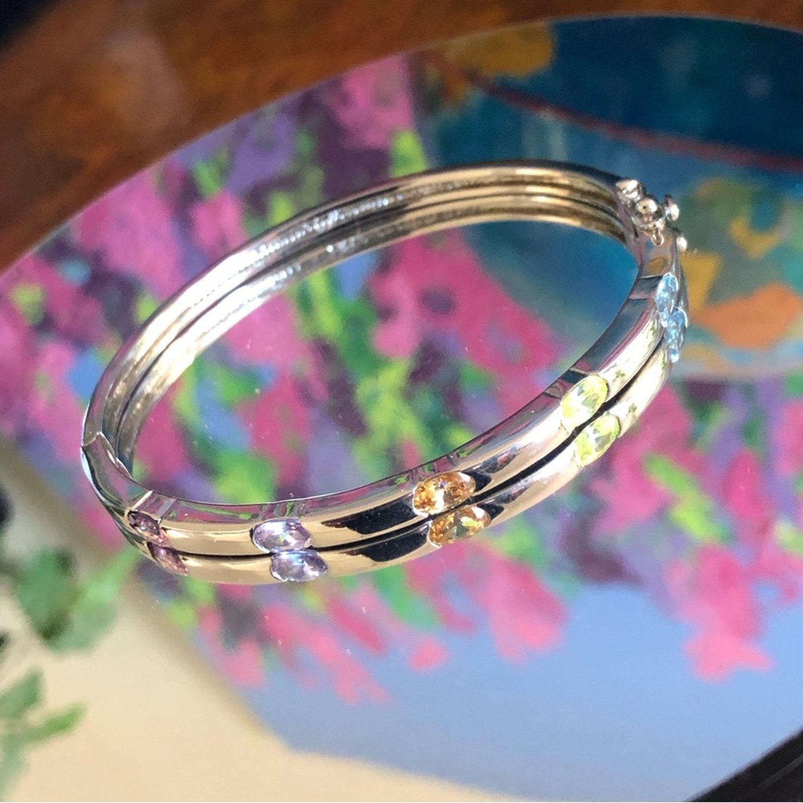Jewelry Oval colorful glass stone silver bangle bracelet Size ONE SIZE - 1 Thumbnail