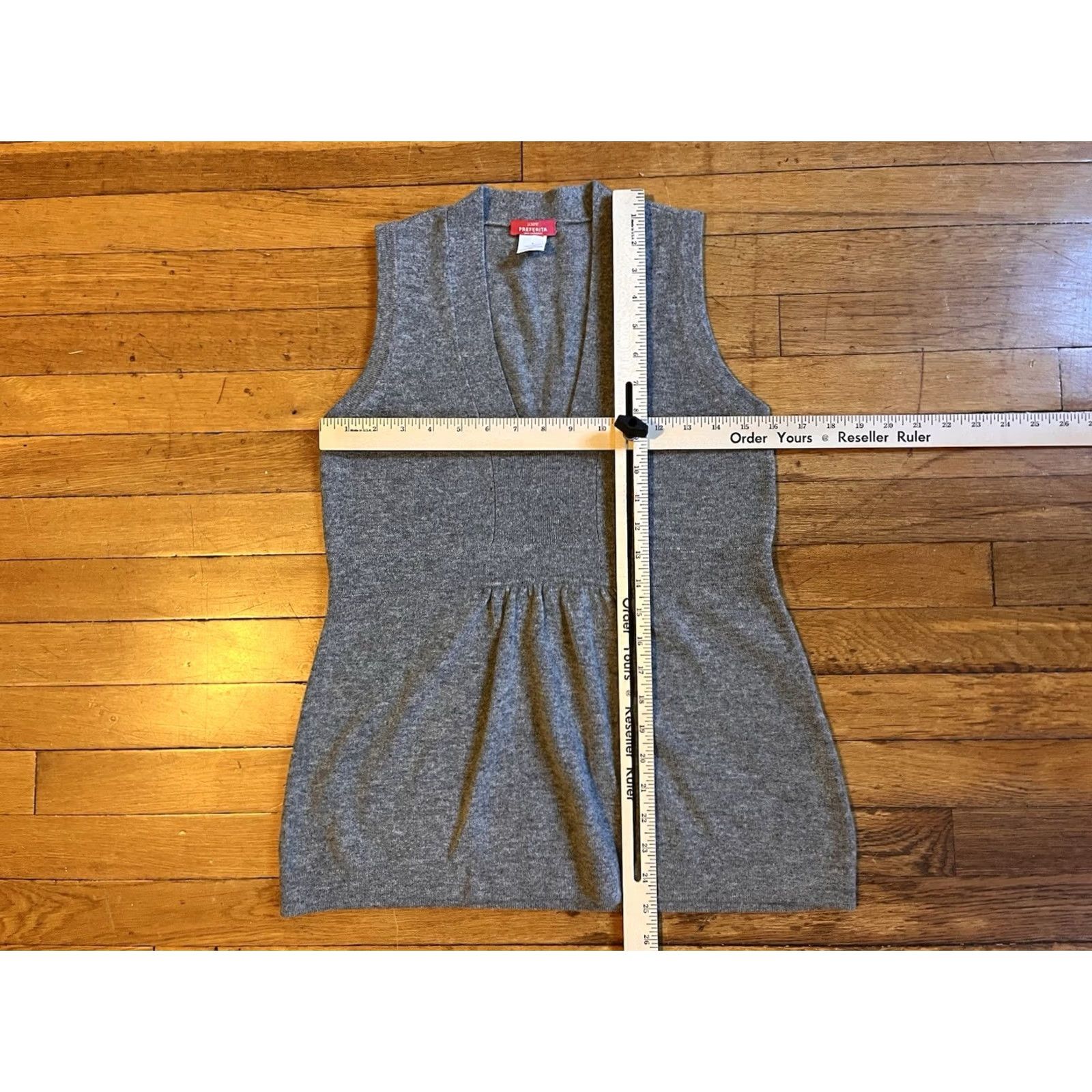 J.Crew J.CREW Preferita 100% Cashmere Deep V-Neck Sweater Vest Women’s Small Gray Vest, 100% Cashmere, Gray, S, Women, V-Neck, Sleeveless, Solid, Regular Fit Size S / US 4 / IT 40 - 7 Thumbnail