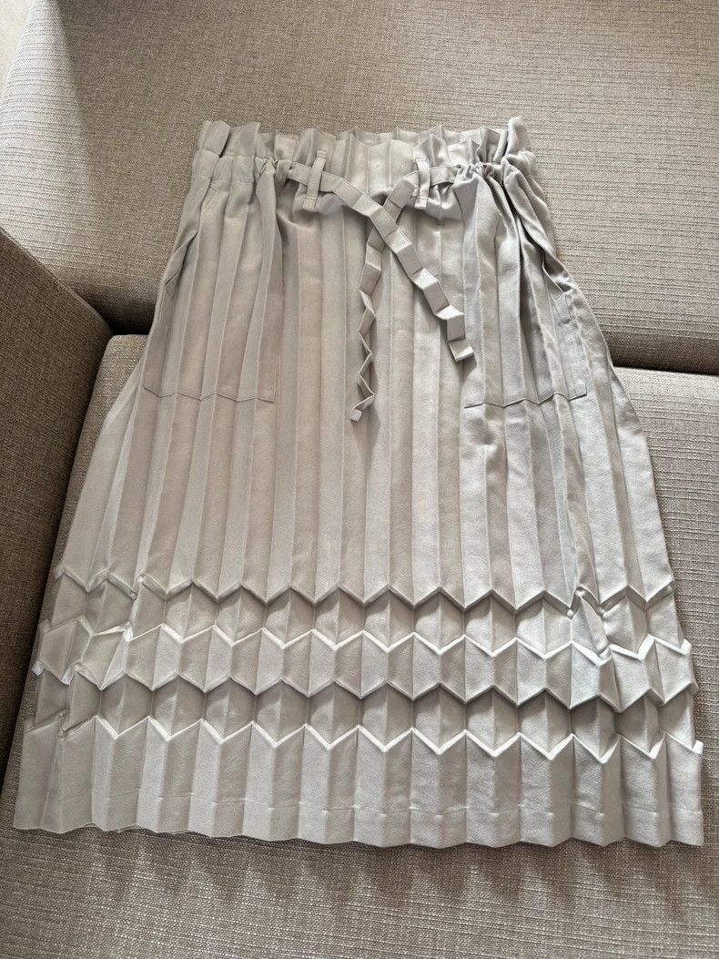 Issey Miyake issey miyake siz：one size White skirt 2506-Nextarrow Size 22" - 1 Thumbnail