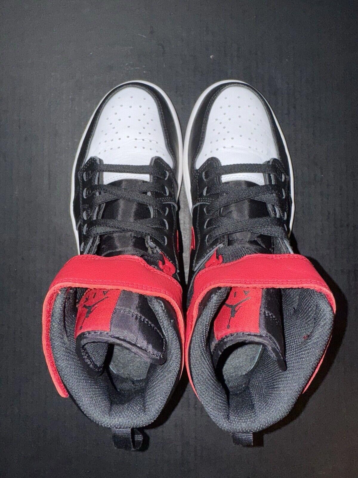 Jordan Brand Nike Air Jordan 1 High FlyEase Black Toe CQ3835-001 - Sz 9.5 Size US 9.5 / EU 42-43 - 8 Thumbnail