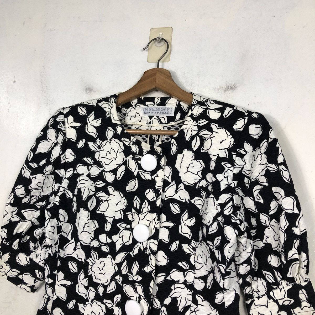Givenchy 📌Cropped Short Sleeve Givenchy Nouvelle Boutique Paris Size M / US 6-8 / IT 42-44 - 11 Thumbnail