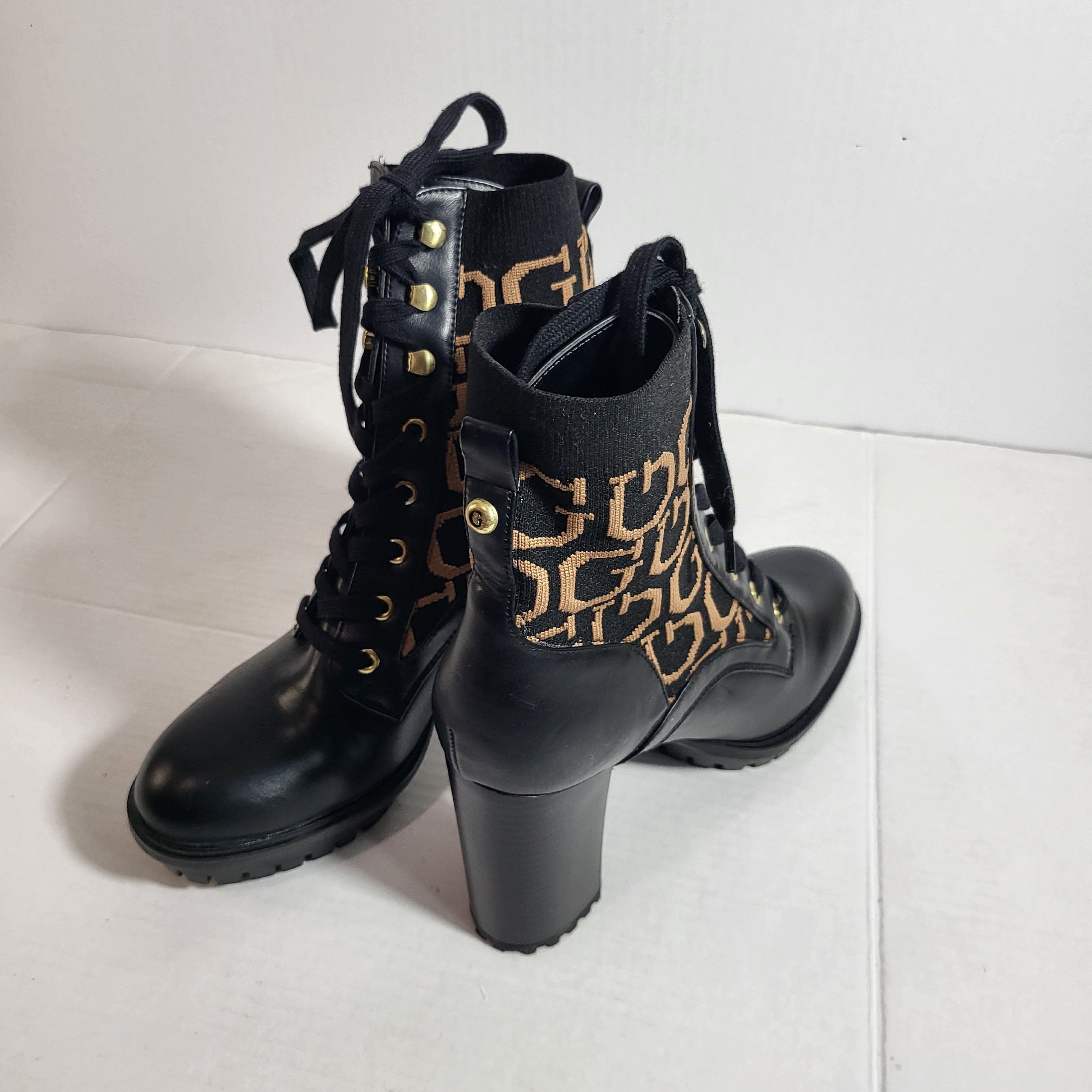 Guess The NWOT size 8.5 GUESS Womens GROWS-R Logo Ankle Boots Size US 8.5 / IT 38.5 - 2 Thumbnail