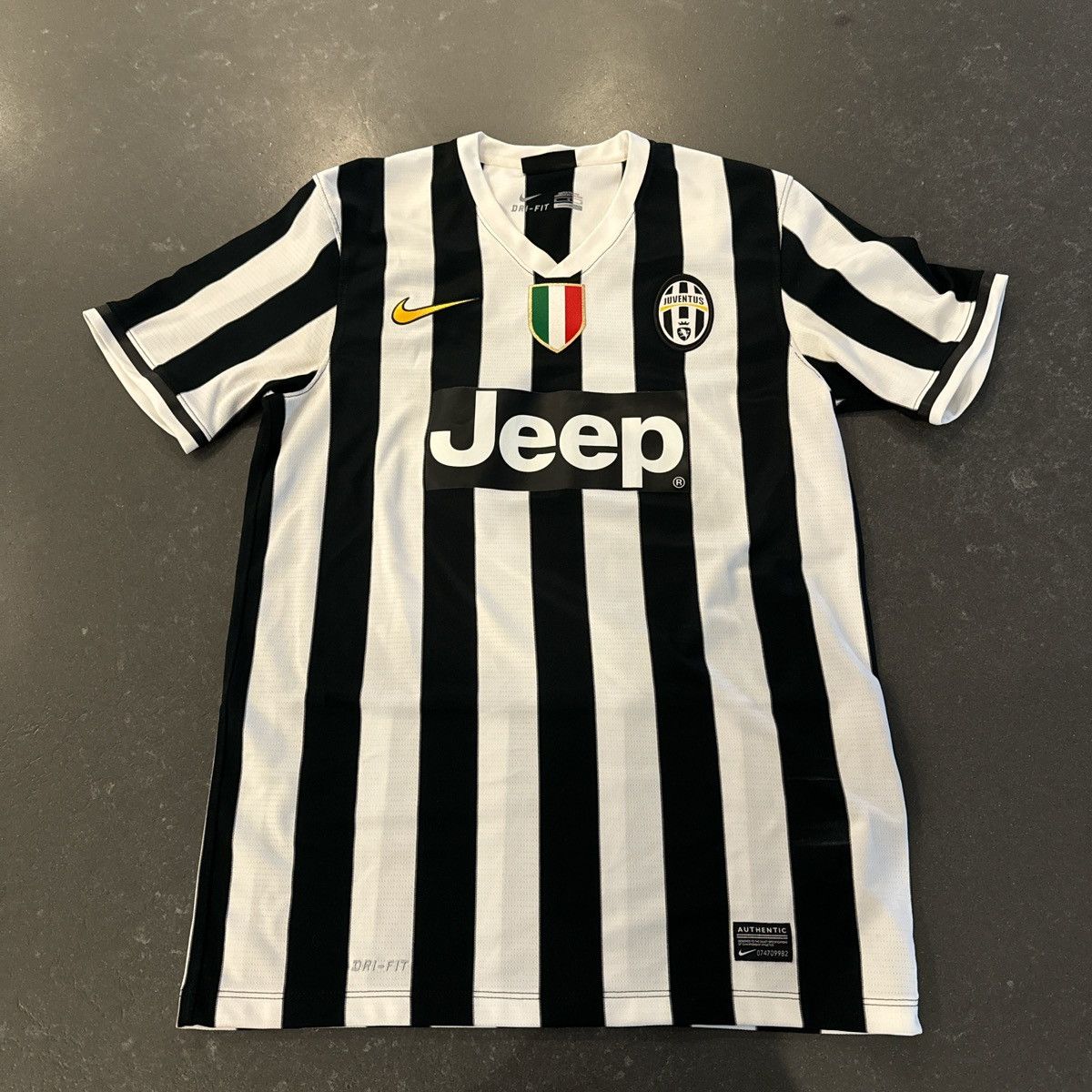 Nike Authentic Nike Juventus 2018/19 Jersey Size US M / EU 48-50 / 2 - 1 Thumbnail