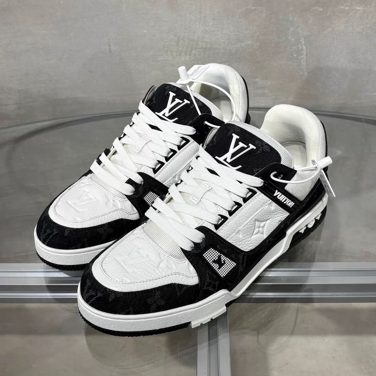 Louis Vuitton LV Trainer black and white UK7 41 Size US 8 / EU 41 - 2 Thumbnail