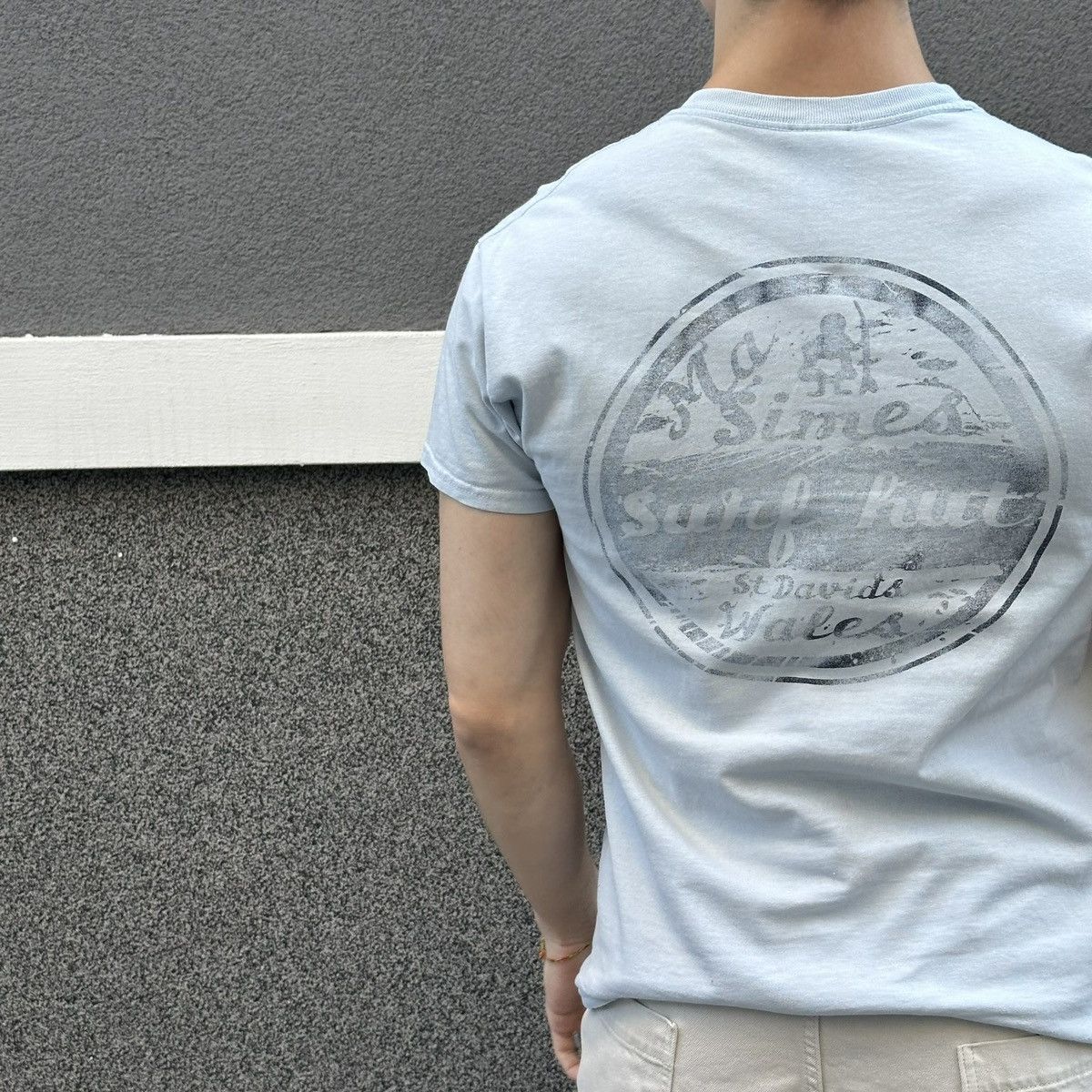 Vintage Vintage Ma Simes T-shirts Surf Hut Big Logo Y2K 00s Size US M / EU 48-50 / 2 - 3 Thumbnail