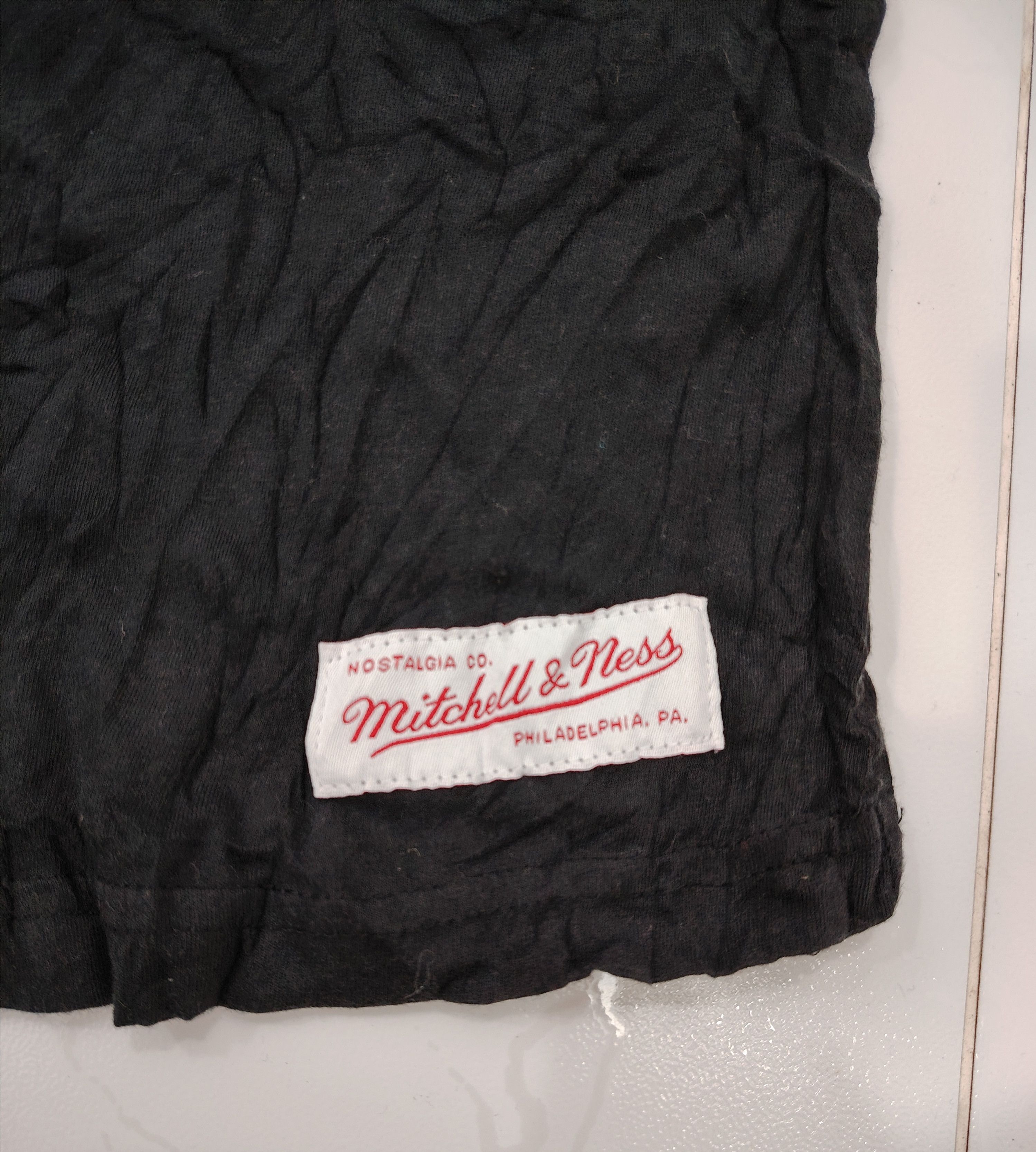 Mitchell & Ness Mitchell & Ness V Neck T Shirt Size US XL / EU 56 / 4 - 4 Thumbnail