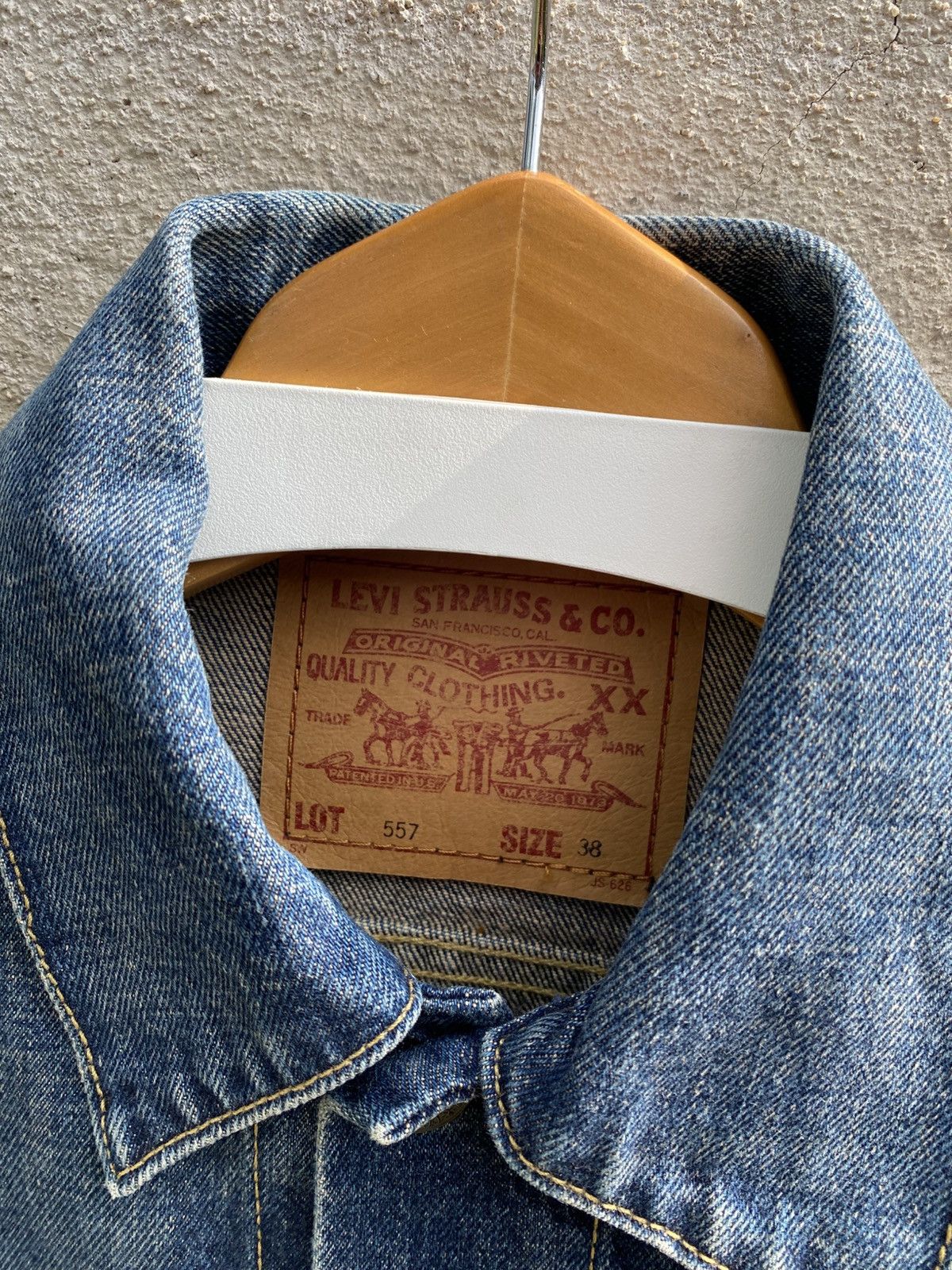 Levi's × Levi's Vintage Clothing × Vintage size 38 vintage levi's 557 big E trucker jacket denime Size US M / EU 48-50 / 2 - 4 Thumbnail