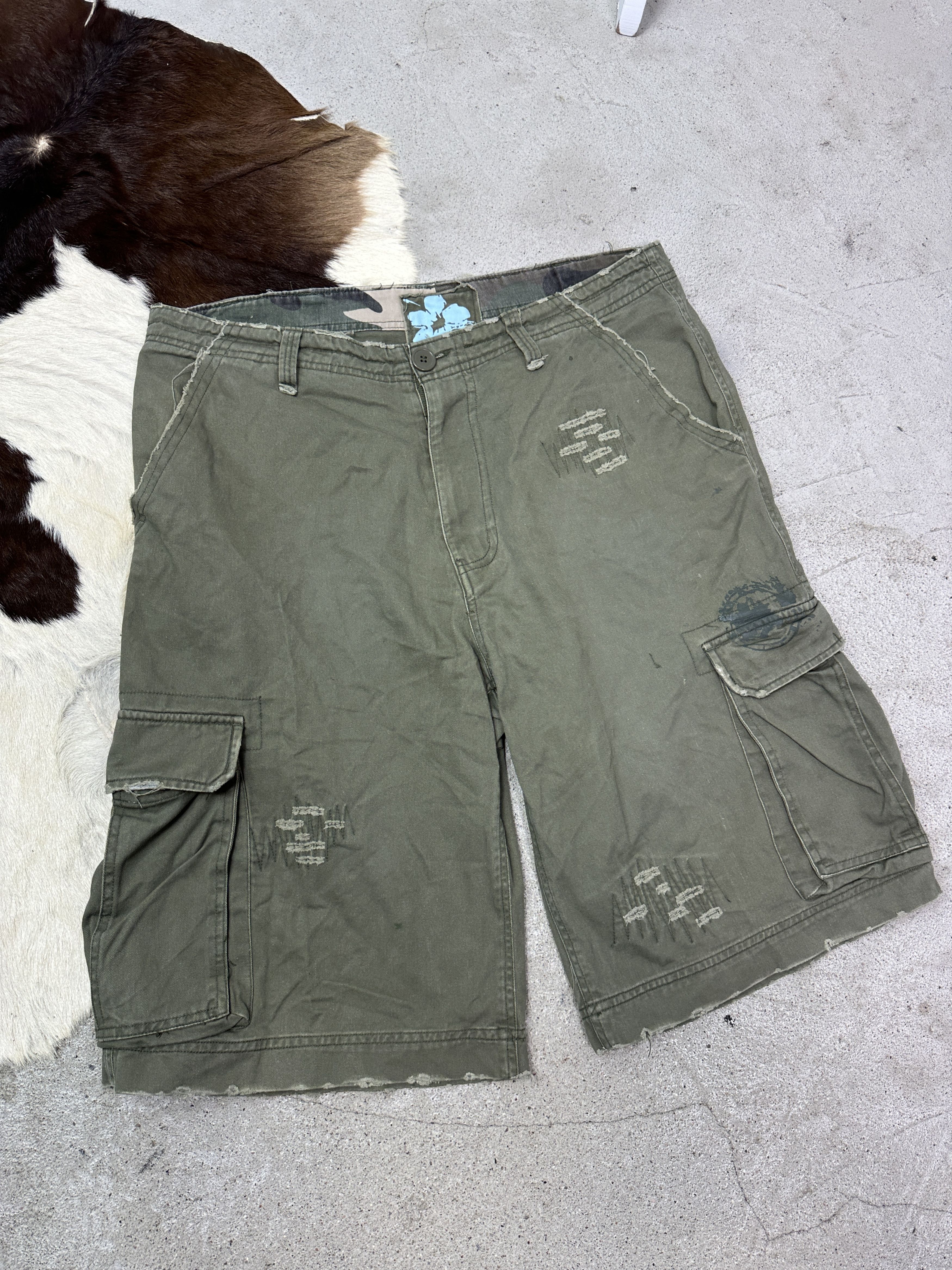 Vintage Vintage Casual Streetwear Cargo Military Styled Shorts 00s Size US 29 - 2 Thumbnail