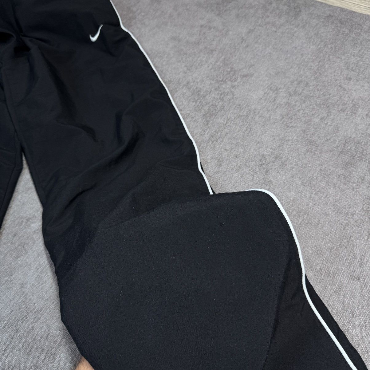 Nike Y2K Nike nylon track pants joggers vintage Size US 32 / EU 48 - 6 Thumbnail