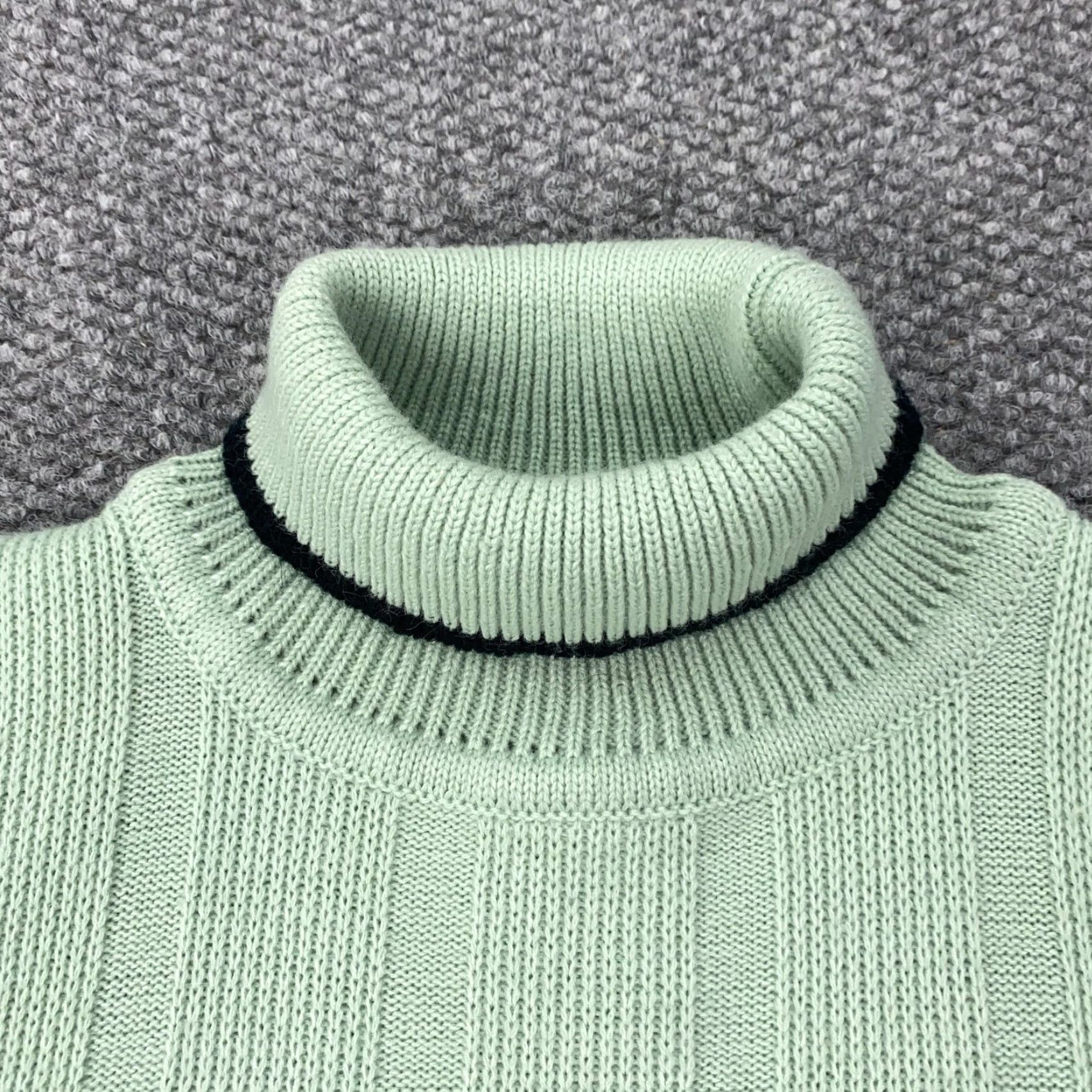 Vintage VINTAGE Apostrophe Sweater Womens Small Green Turtleneck Floral Knit Pullover 90s Size S / US 4 / IT 40 - 2 Thumbnail