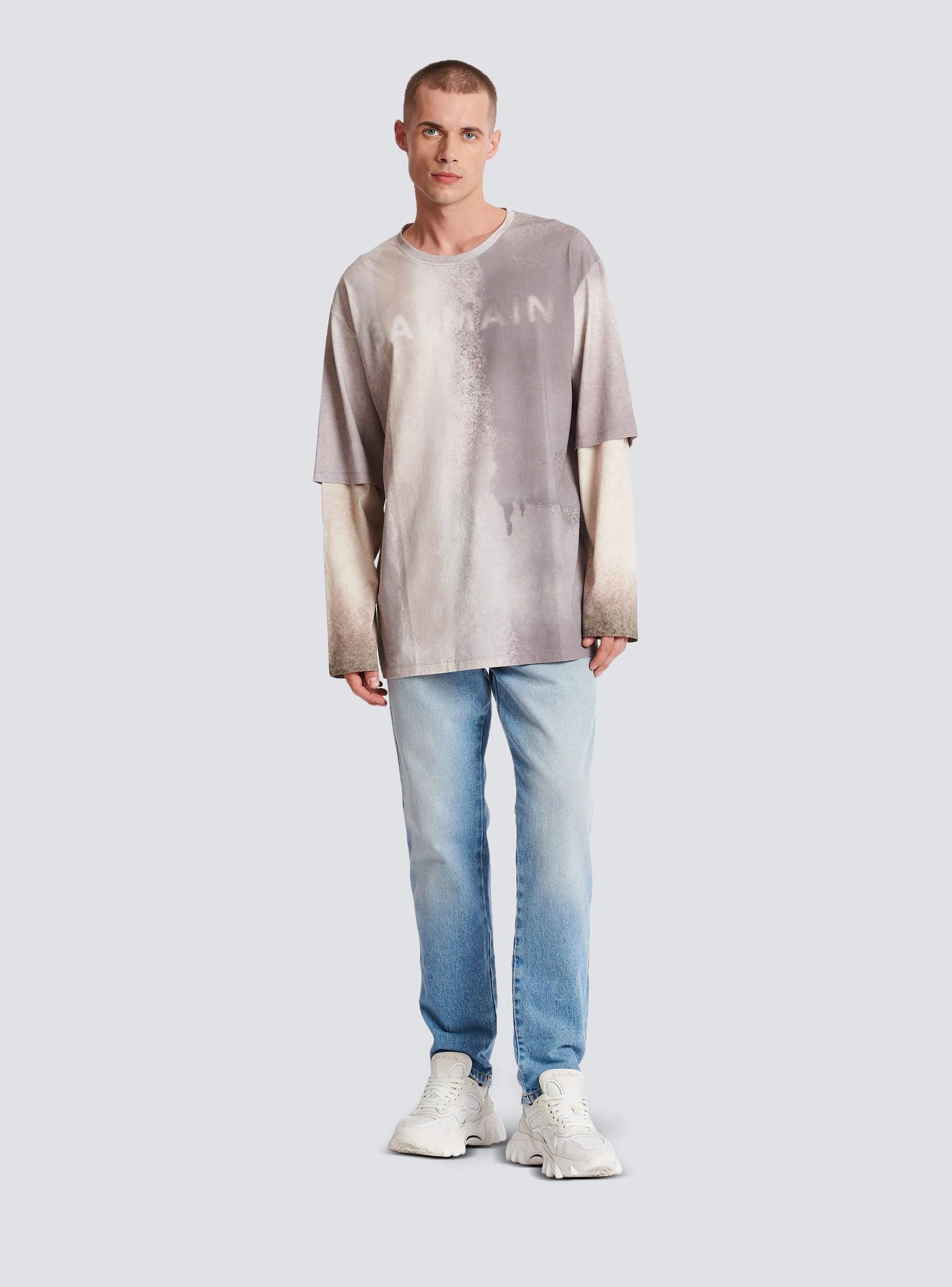 o1srvl11e0524 Sprayed T-Shirt in Grey