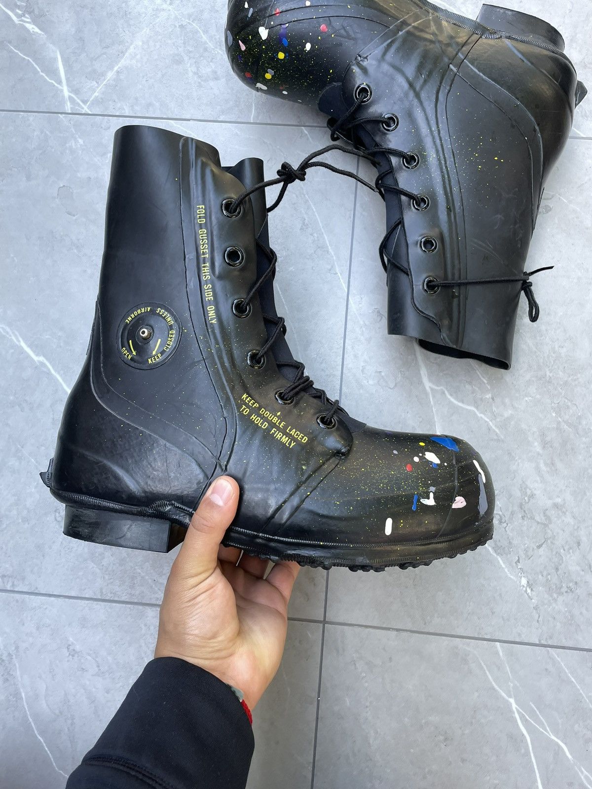 Vintage Trashed 70s Vintage Bata Rubber Bunny / Mickey Boots Size US 11 / EU 44 - 12 Thumbnail
