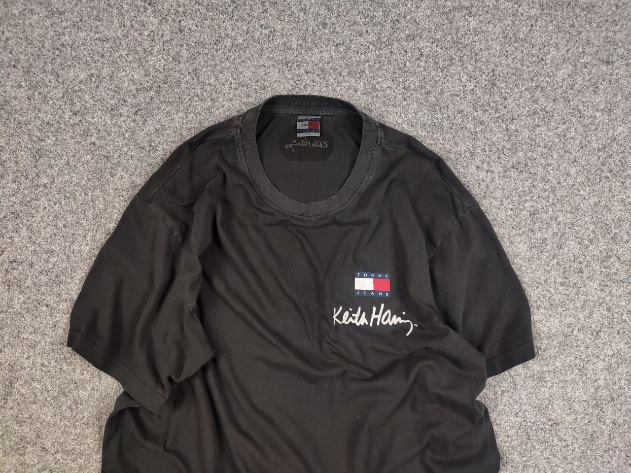 Tommy Hilfiger Tommy Hilfiger Keith Haring oversized Logo Graphite Shirt Size US XL / EU 56 / 4 - 9 Thumbnail