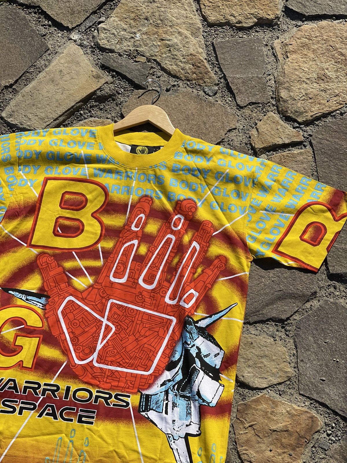 Body Glove Body Glow Vintage Yellow Graphic Overprint warriors t-shirt Size US M / EU 48-50 / 2 - 17 Thumbnail