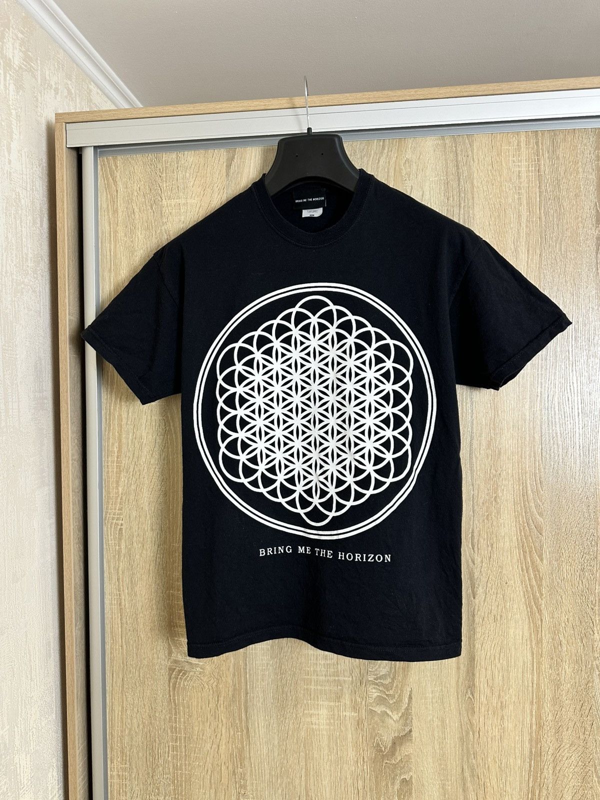 Band Tees 🔥 Vintage 00s Bring Me The Horizon BMTH Tee y2k Sempiternal Size US L / EU 52-54 / 3 - 1 Thumbnail