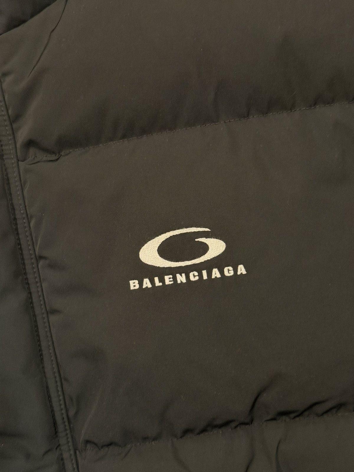 Balenciaga Balenciaga FW24 Runway Pin Reversible Down Puffer Jacket Size US S / EU 44-46 / 1 - 24 Thumbnail