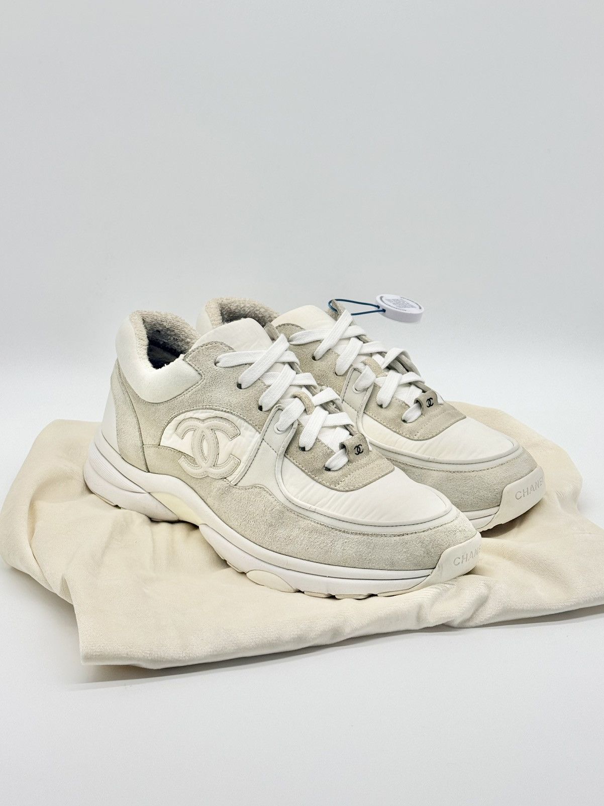 Chanel Size 7.5 - Chanel CC Logo Sneaker White Size US 7.5 / EU 40-41 - 1 Thumbnail