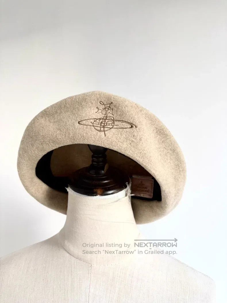 Vivienne Westwood Vivienne Westwood Big Saturn Embroidered Beige Beret Size ONE SIZE - 1 Thumbnail