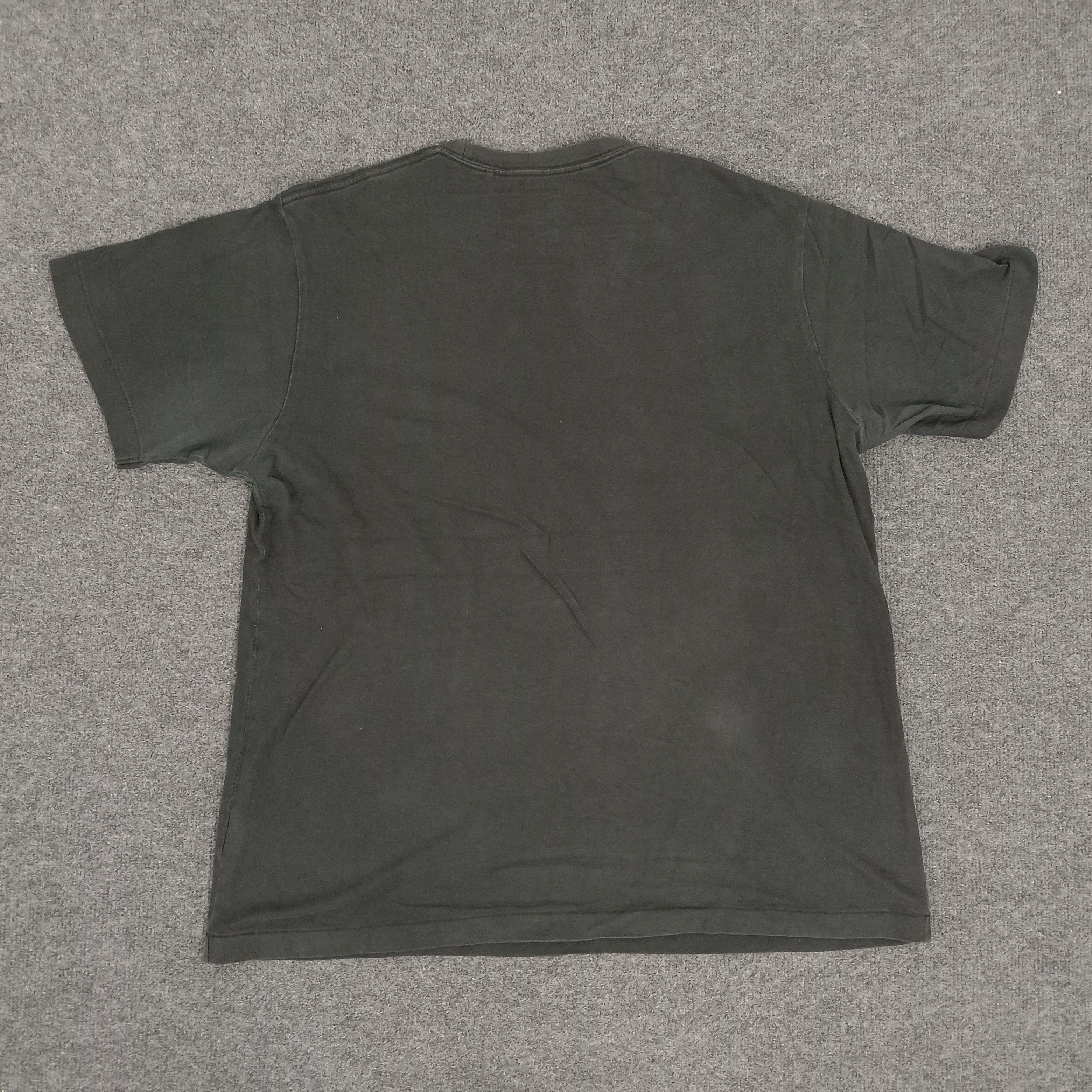 Kaws × Uniqlo × Vintage Kaws X Japanese Brand Mascot Design Tshirt Size US XL / EU 56 / 4 - 3 Thumbnail