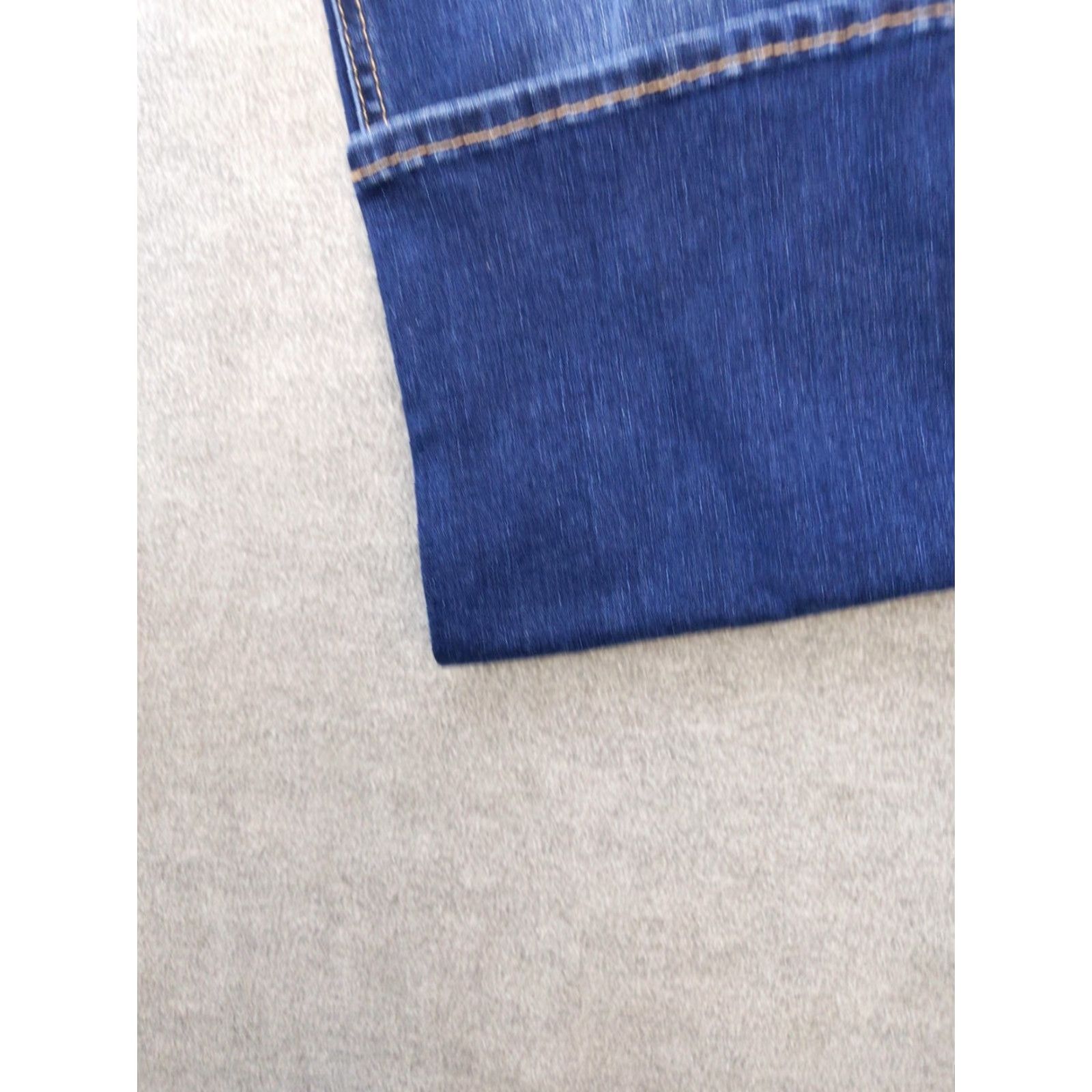 Silver Jeans Co. Silver Jeans Co Avery Straight Jeans Womens 28x30 Blue Mid Rise Stretch Denim Shirt/Pants? Size 28" / US 6 / IT 42 - 2 Thumbnail