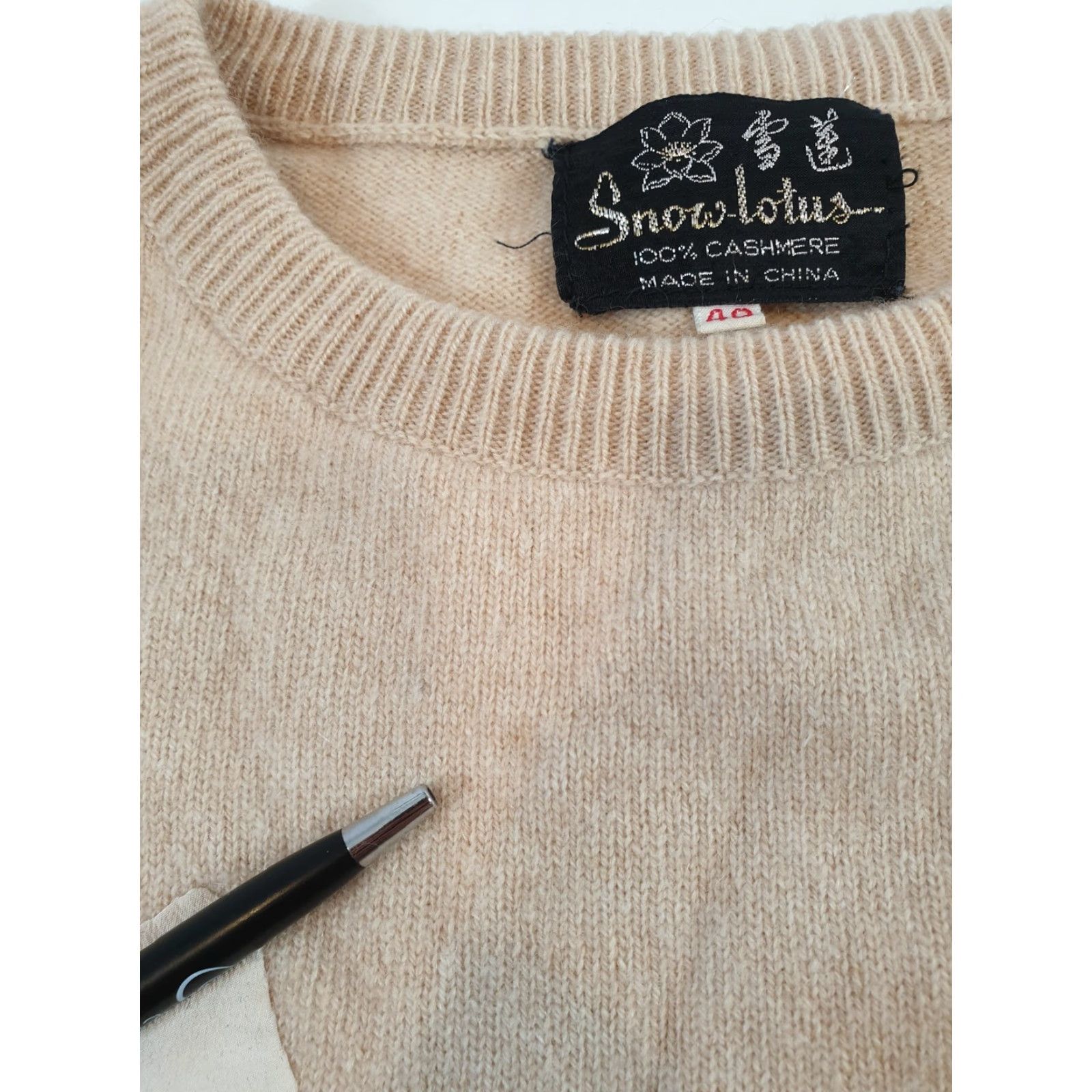 Vintage VINTAGE Snow Lotus Sweater Womens 40 Beige 100% Cashmere Floral Embroidered Pullover Size S / US 4 / IT 40 - 4 Thumbnail